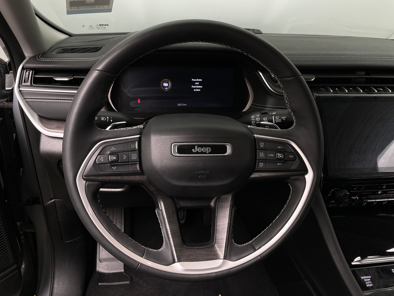 Thumbnail: 2023 Jeep Grand Cherokee L - 4