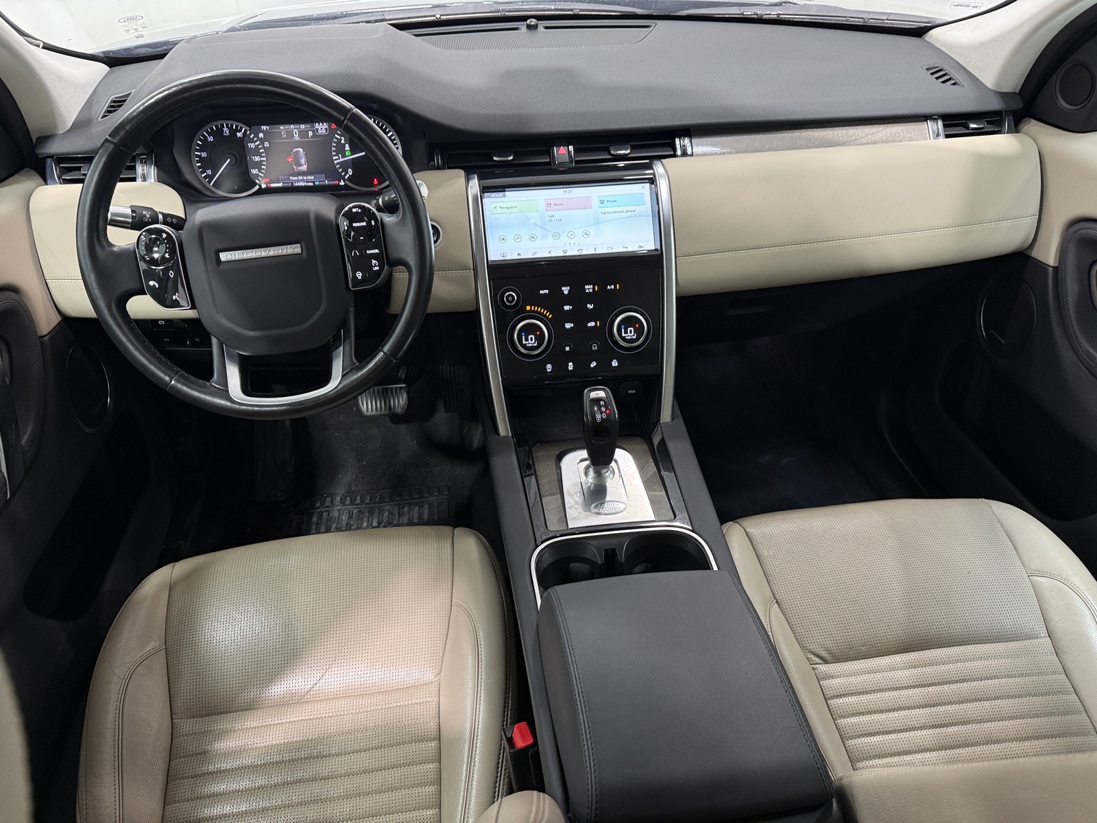 Thumbnail: 2020 Land Rover Discovery Sport - 2