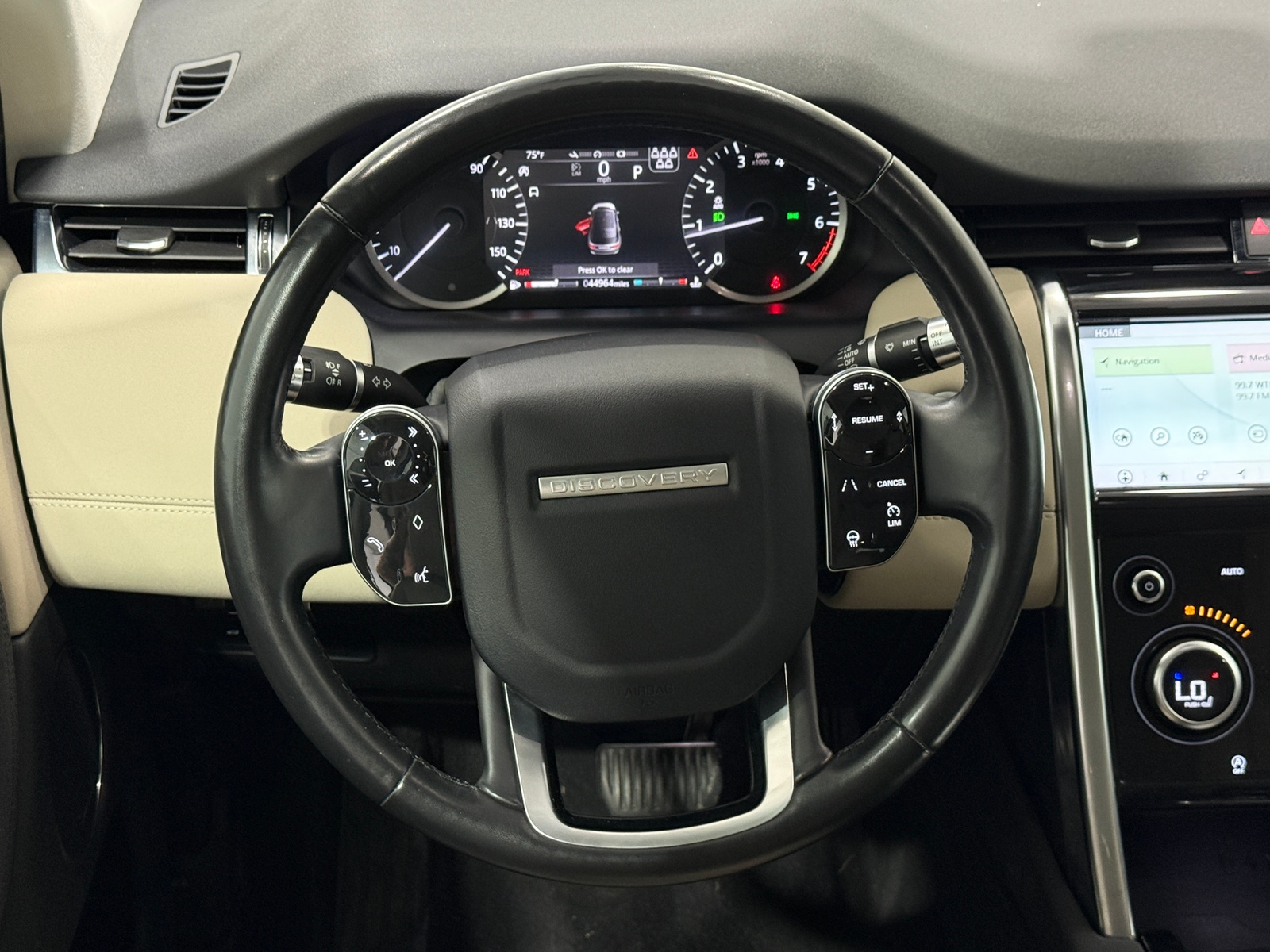 Thumbnail: 2020 Land Rover Discovery Sport - 4