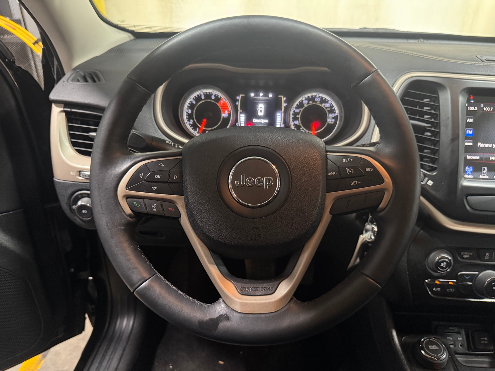 Thumbnail: 2016 Jeep Cherokee - 5