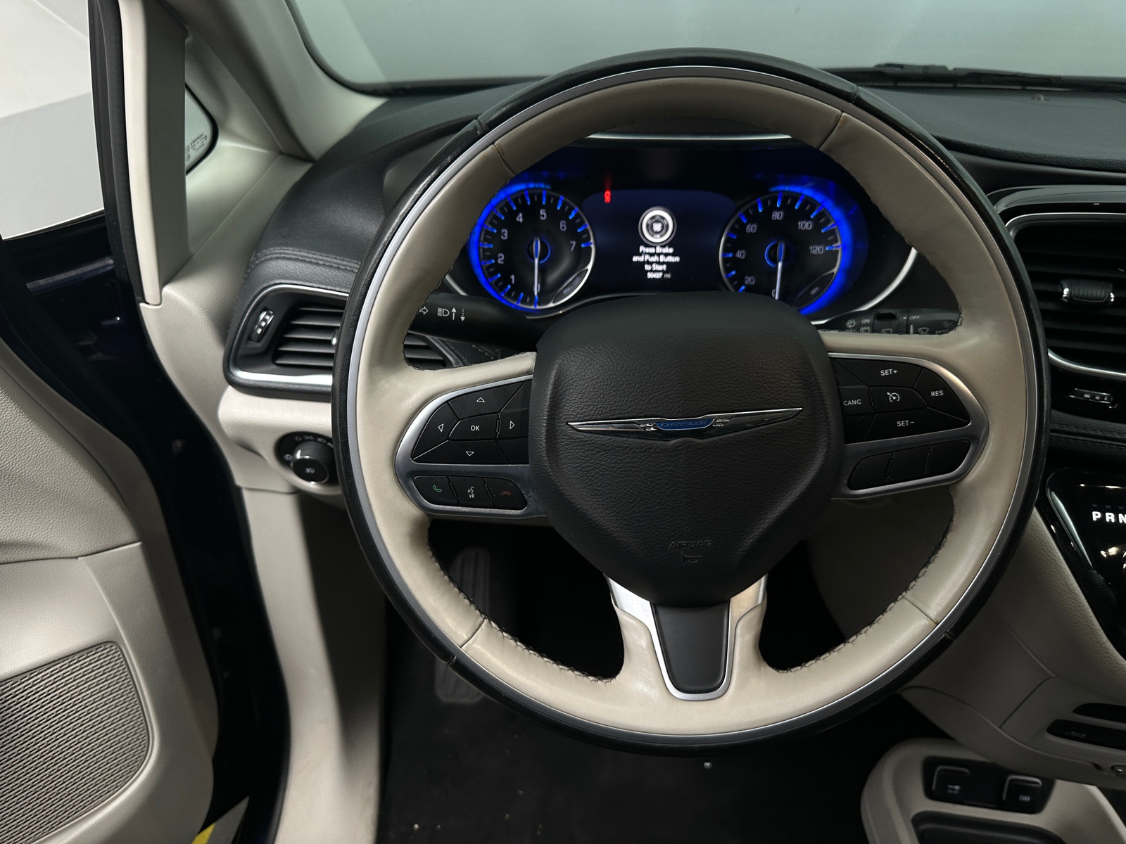 Thumbnail: 2019 Chrysler Pacifica - 4