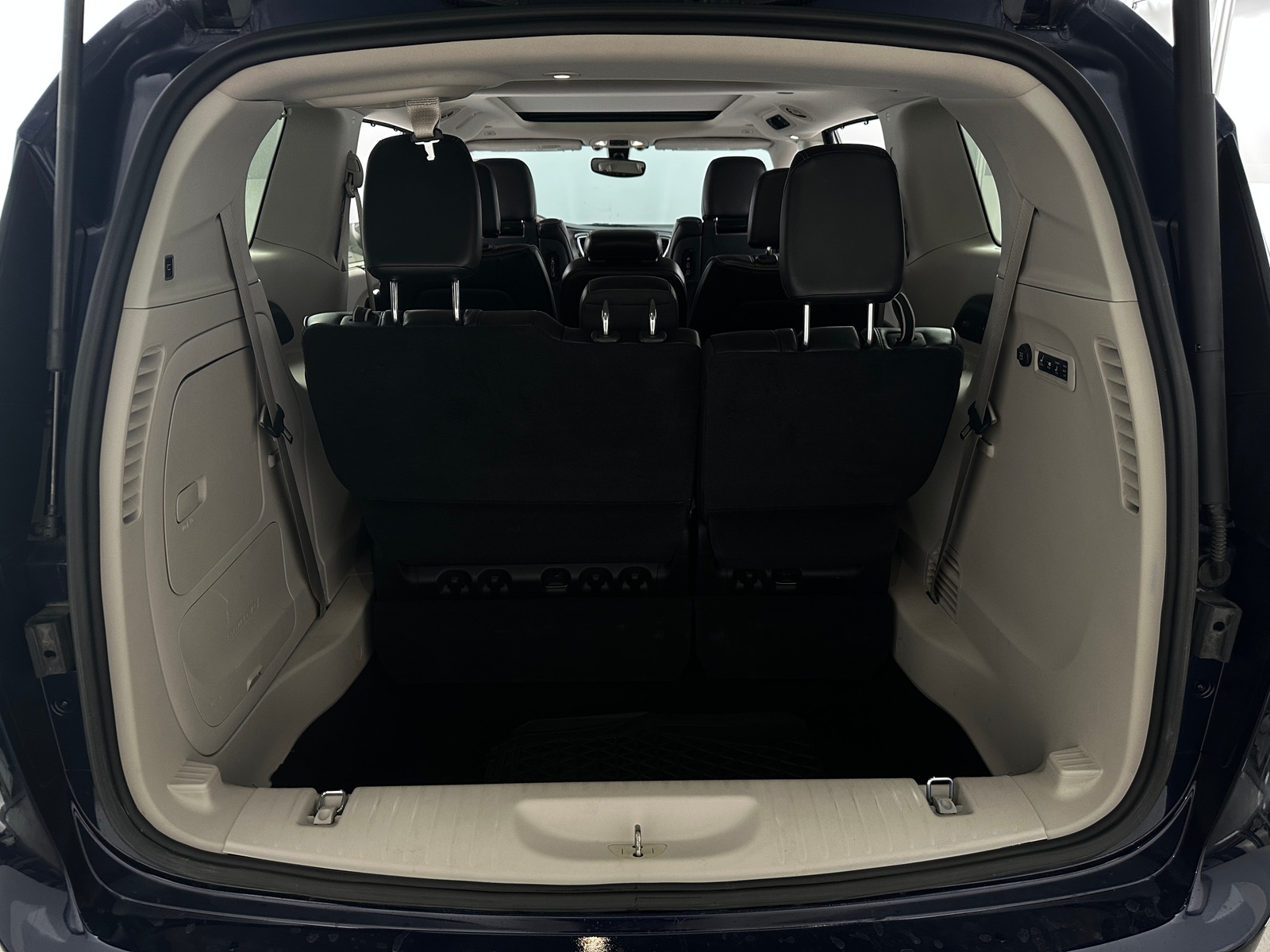 Thumbnail: 2019 Chrysler Pacifica - 6