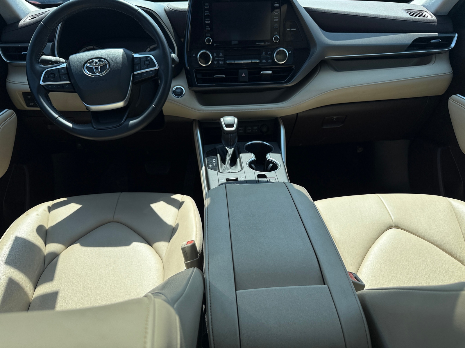 Thumbnail: 2022 Toyota Highlander - 2