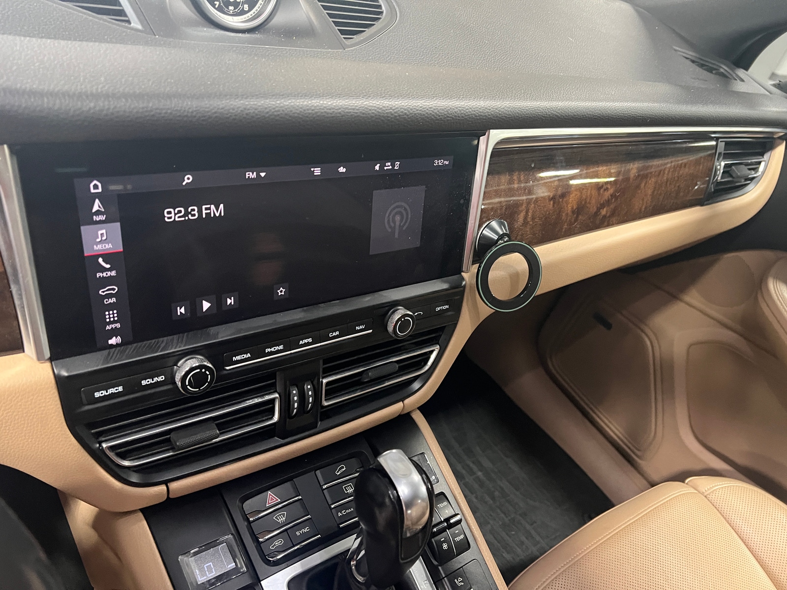 Thumbnail: 2020 Porsche Macan - 3