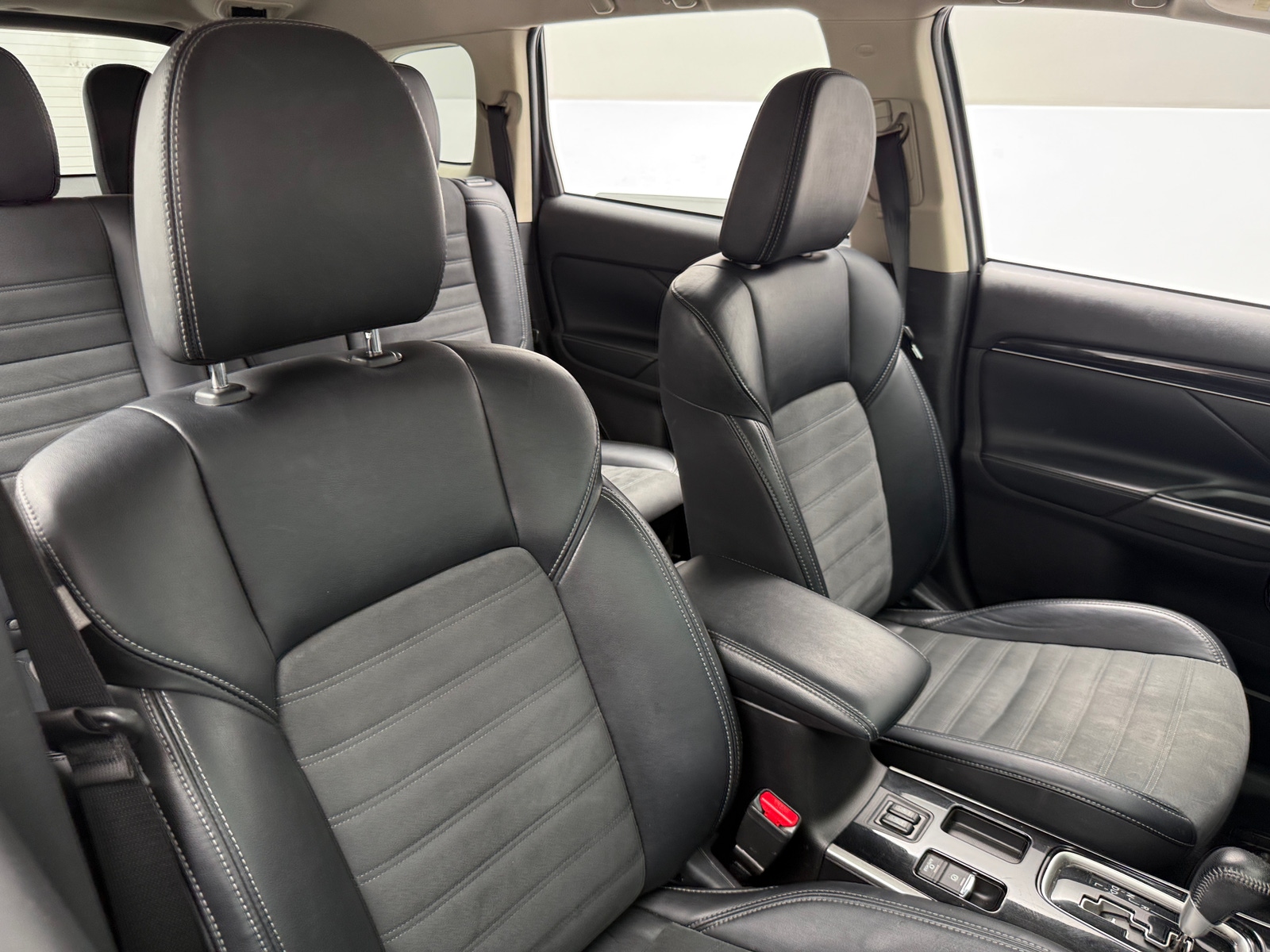 Thumbnail: 2019 Mitsubishi Outlander - 2