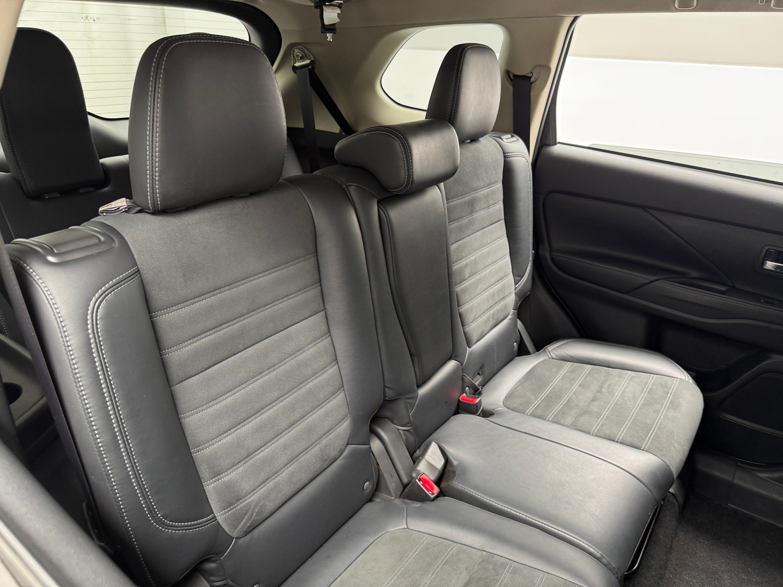 Thumbnail: 2019 Mitsubishi Outlander - 6