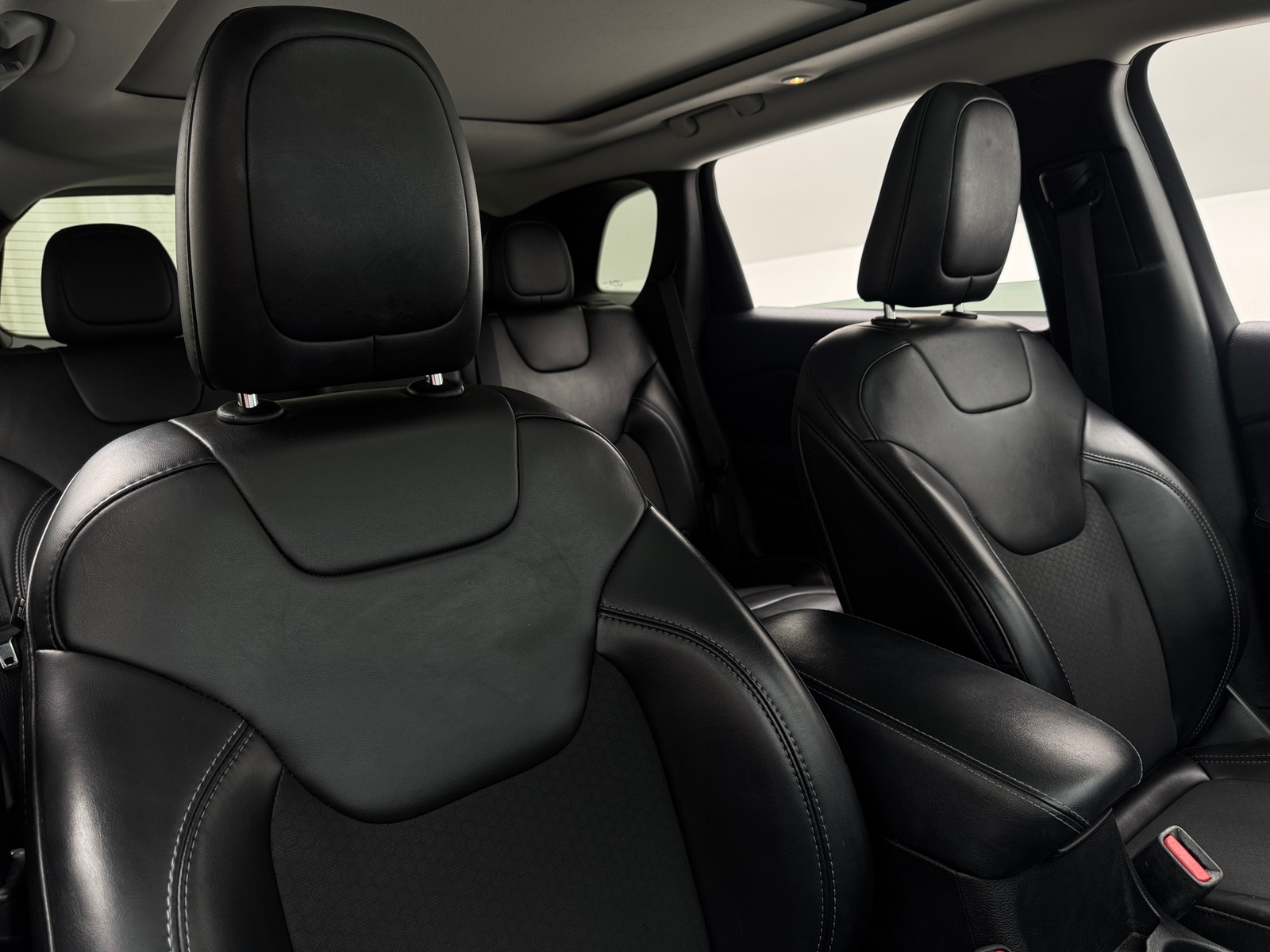 Thumbnail: 2019 Jeep Cherokee - 2