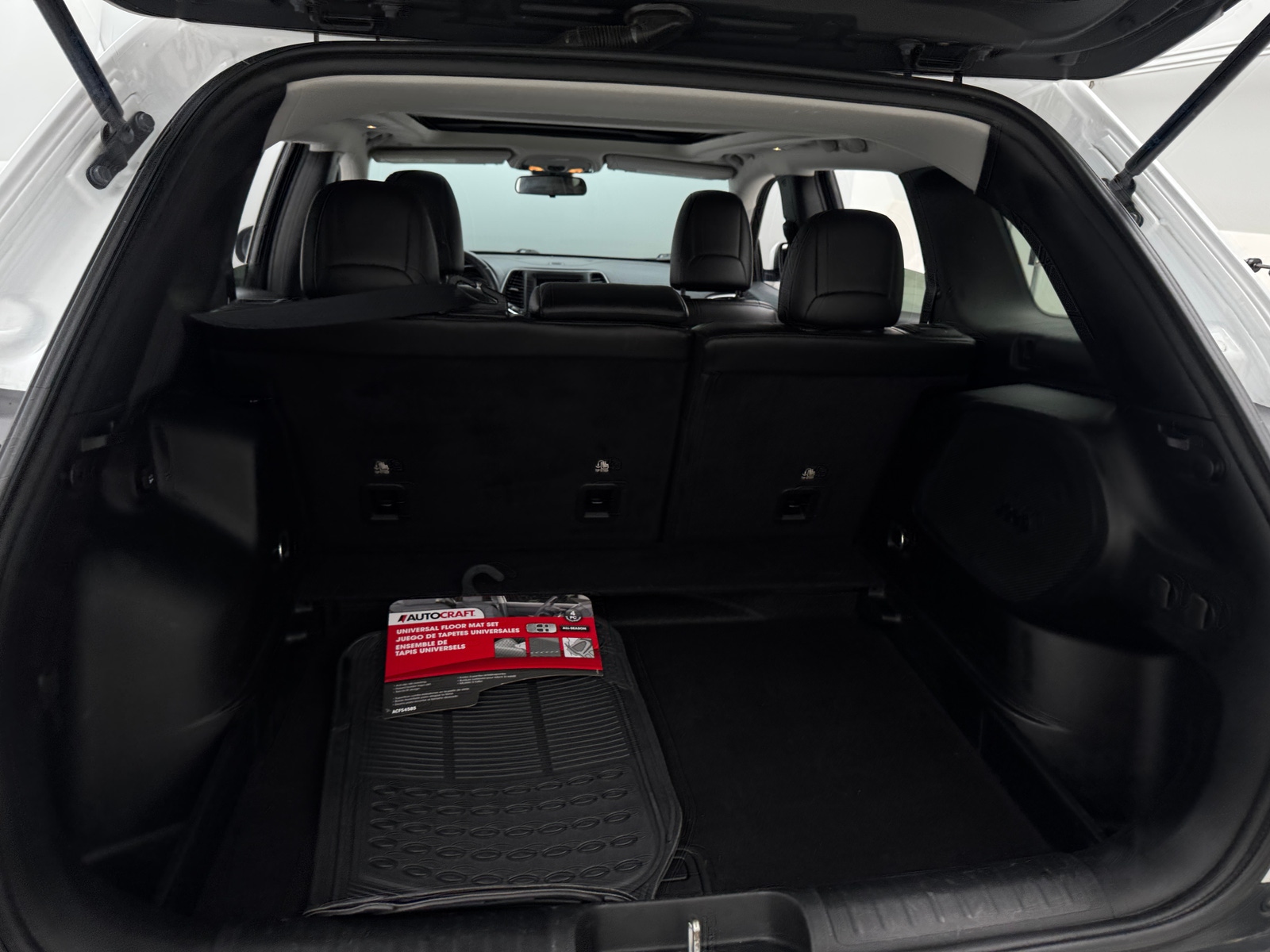 Thumbnail: 2019 Jeep Cherokee - 7