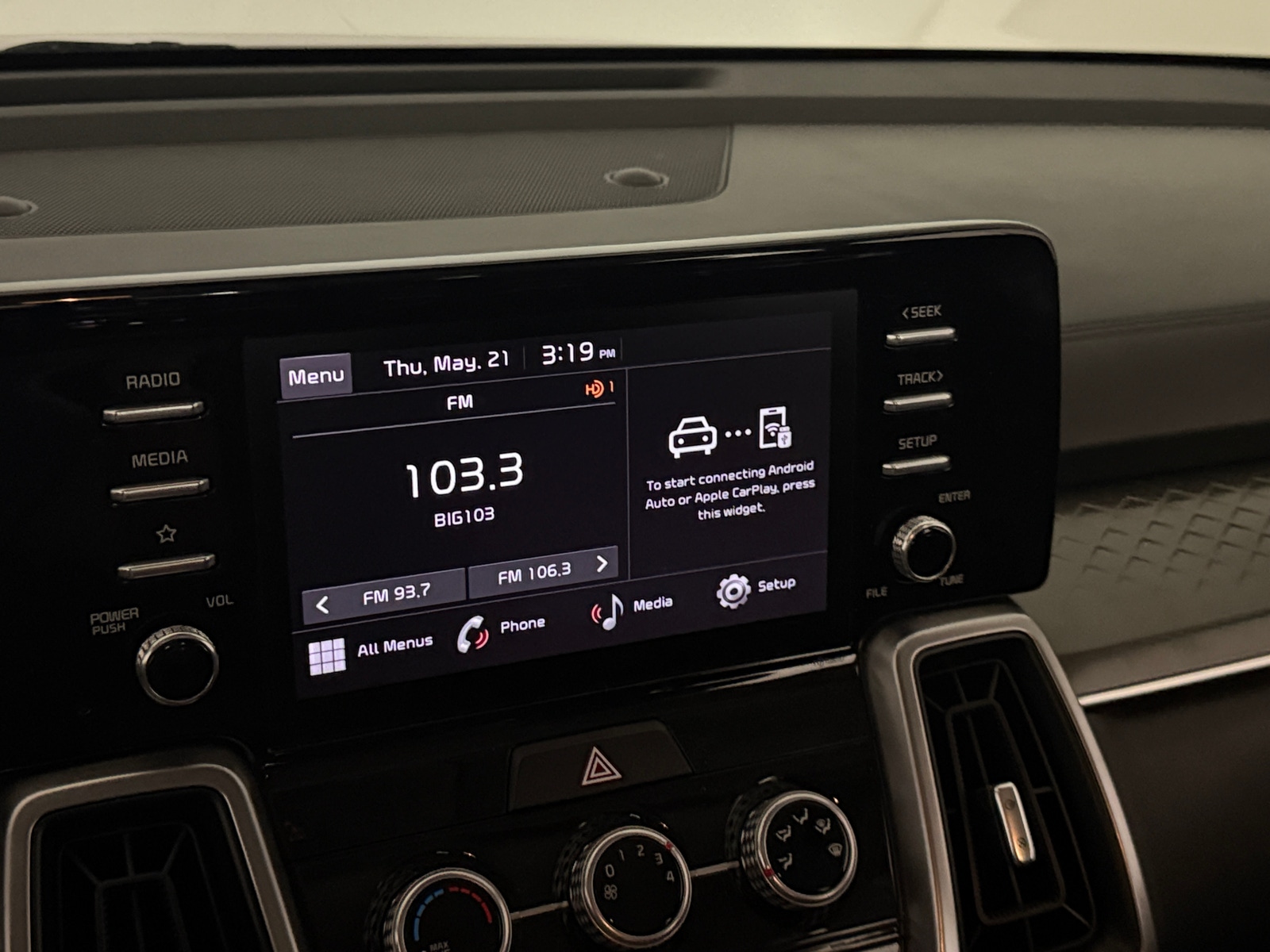 Thumbnail: 2023 Kia Sorento - 4