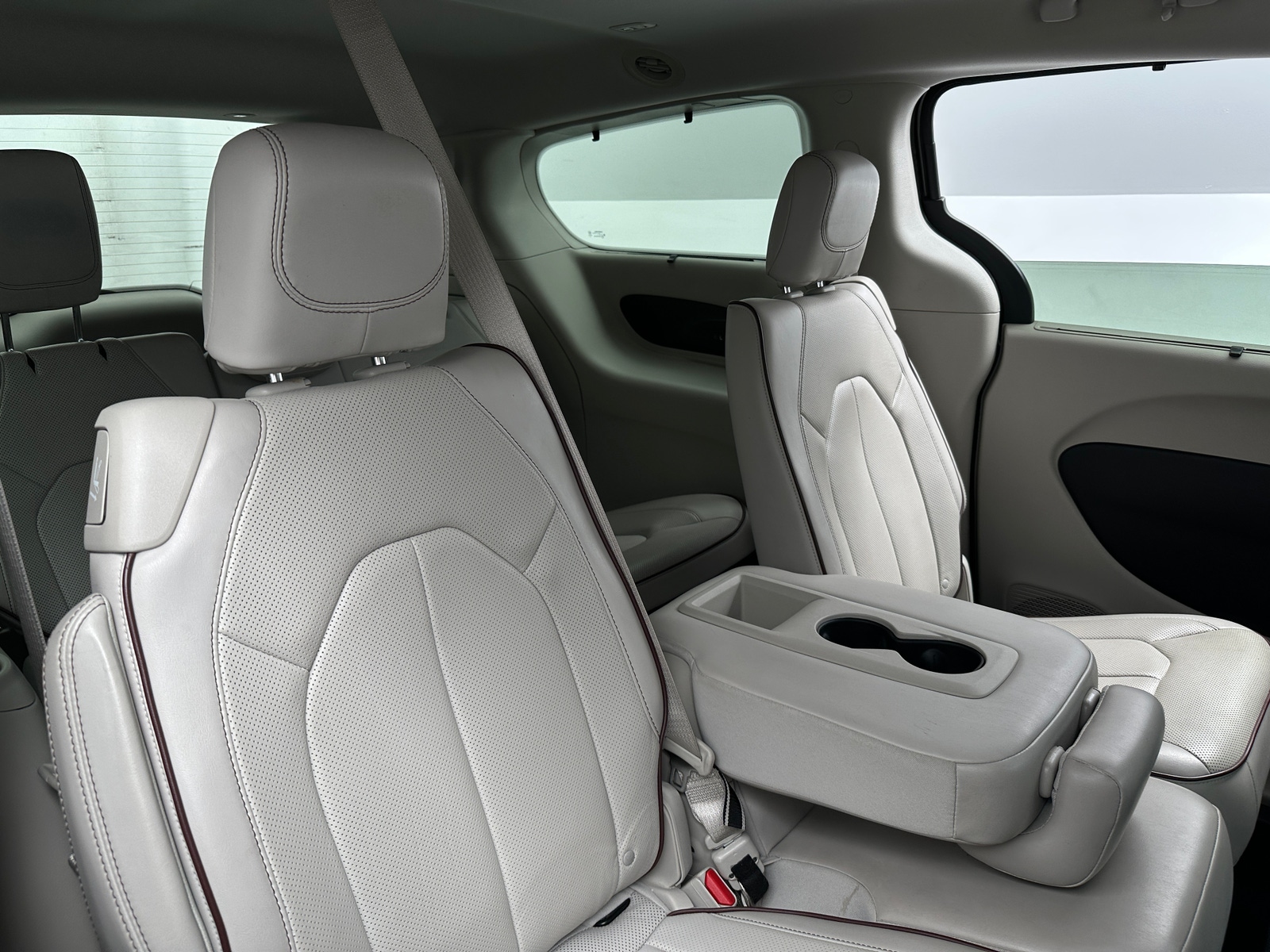 Thumbnail: 2017 Chrysler Pacifica - 5
