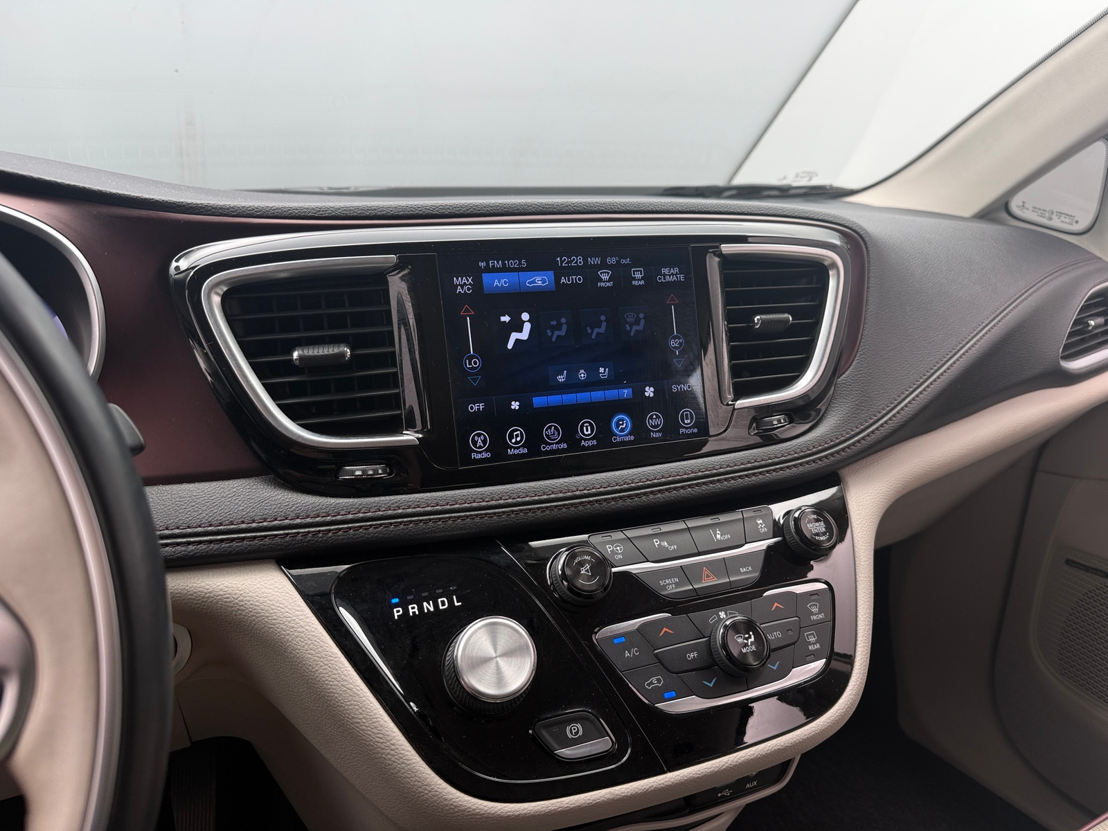 Thumbnail: 2017 Chrysler Pacifica - 3