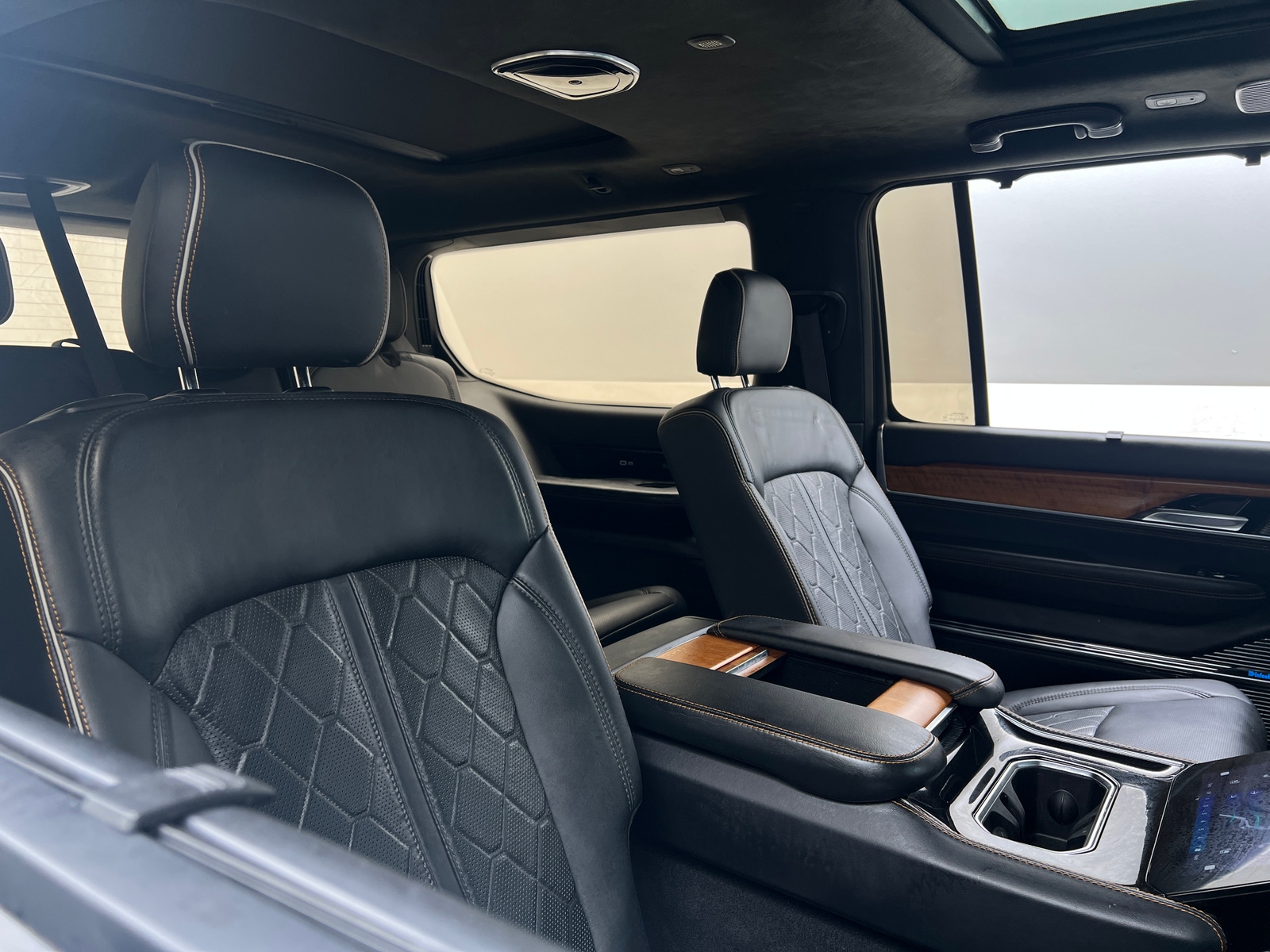 Thumbnail: 2022 Jeep Grand Wagoneer - 5