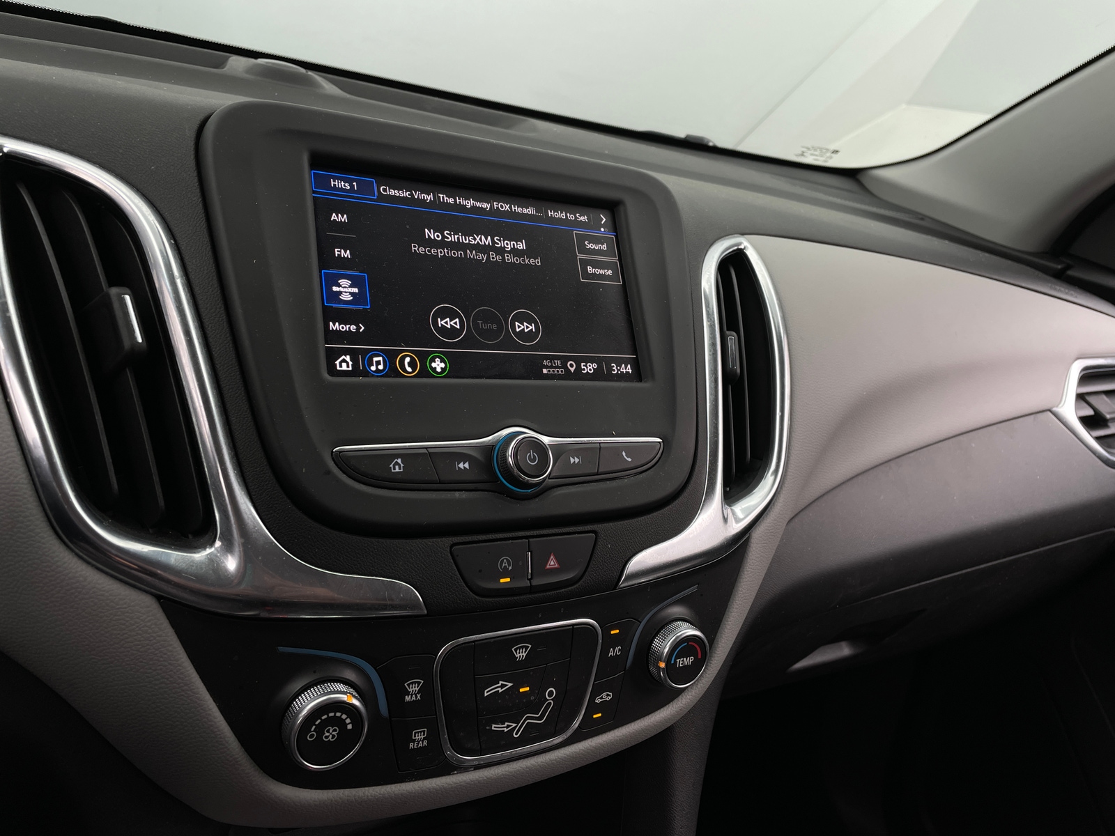 Thumbnail: 2022 Chevrolet Equinox - 4