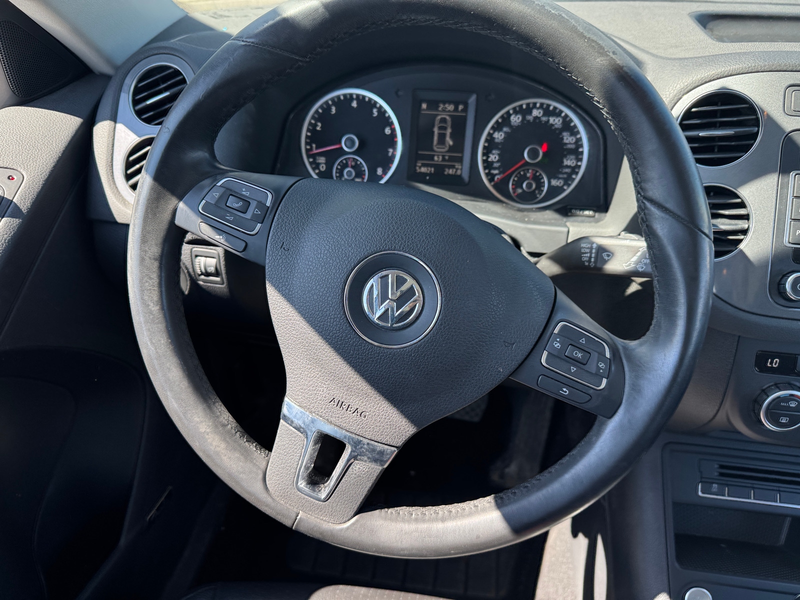 Thumbnail: 2014 Volkswagen Tiguan - 5