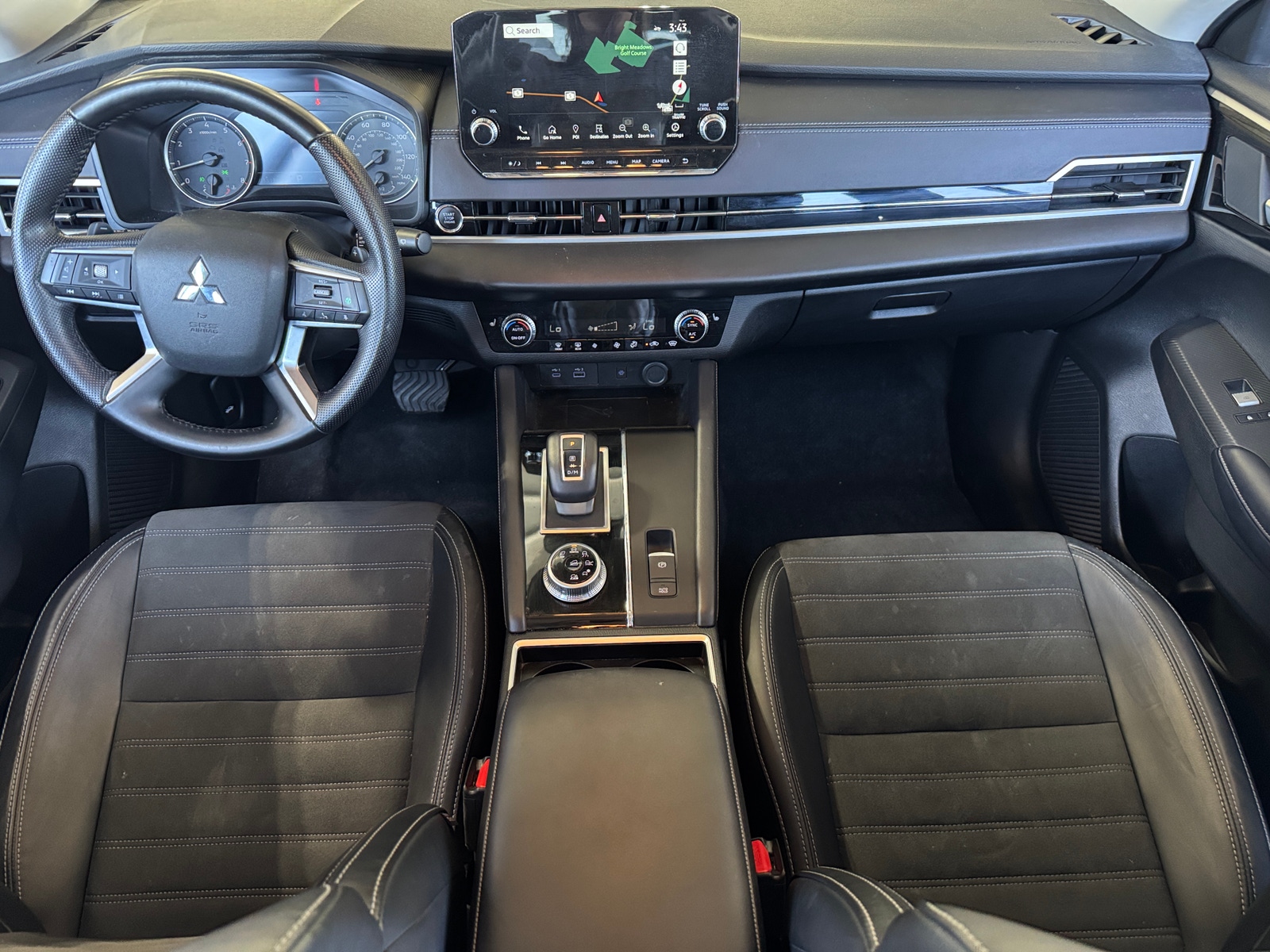 Thumbnail: 2024 Mitsubishi Outlander - 3