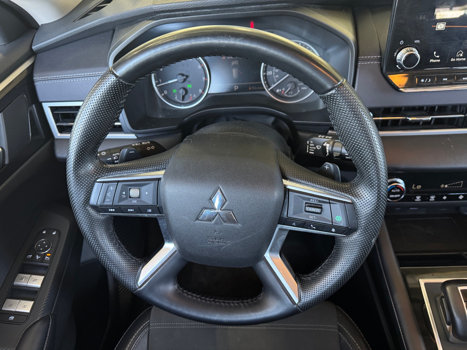 Thumbnail: 2024 Mitsubishi Outlander - 5