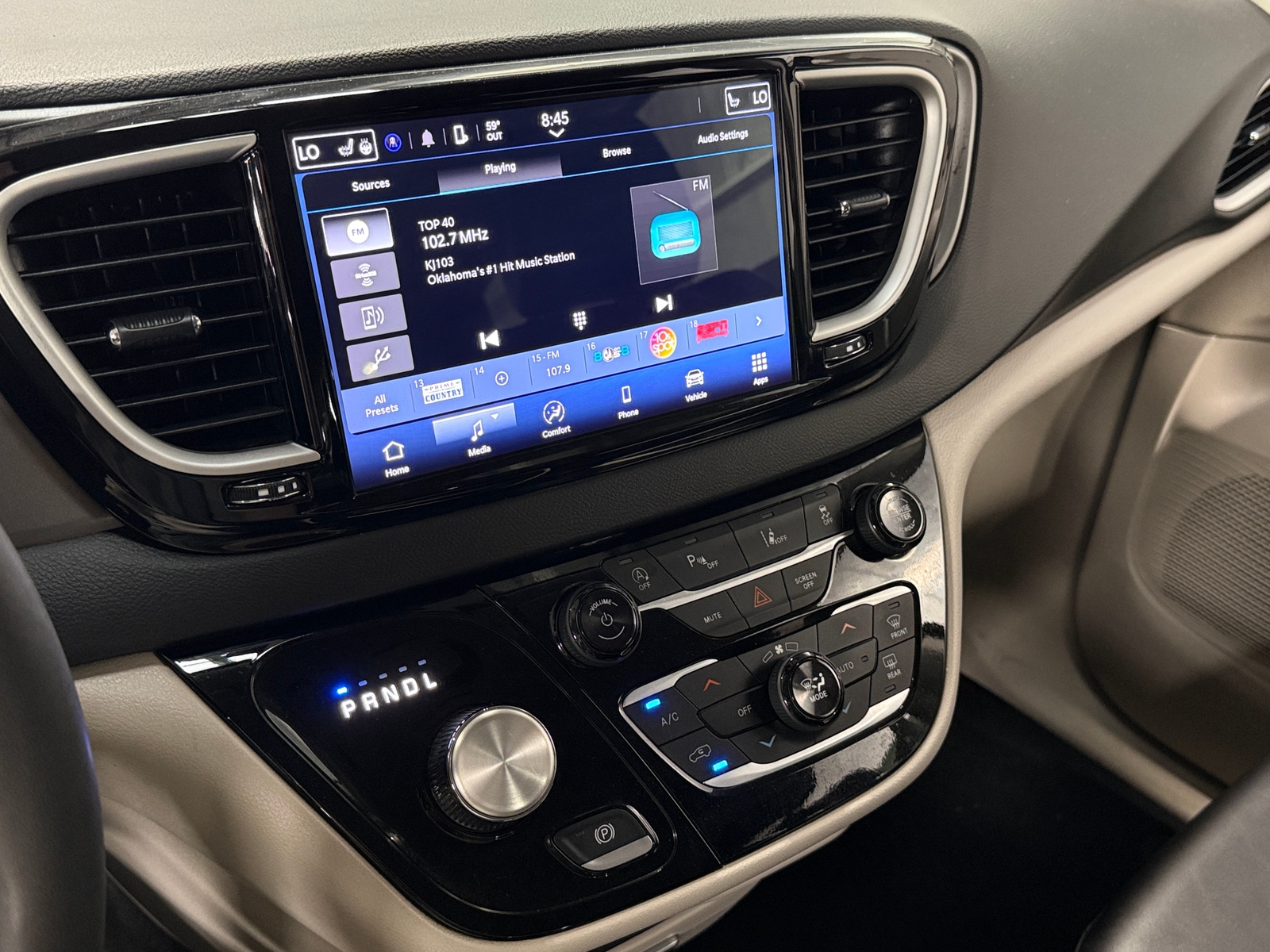Thumbnail: 2024 Chrysler Pacifica - 3