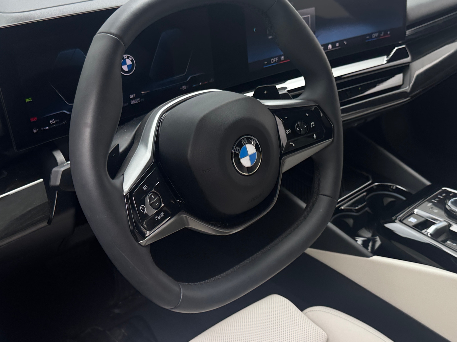 Thumbnail: 2024 BMW 5 Series - 4