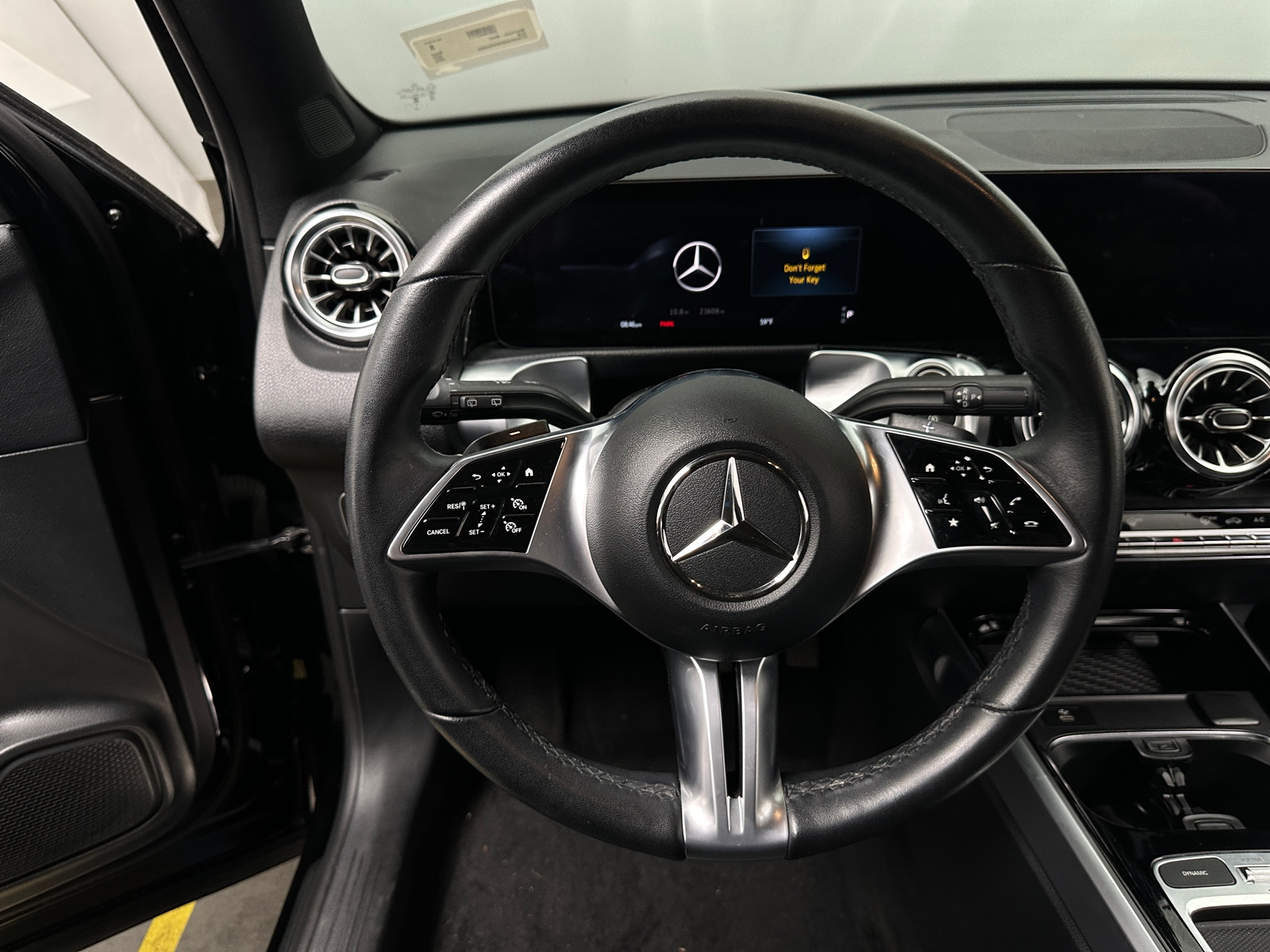 Thumbnail: 2024 Mercedes-Benz GLB - 4
