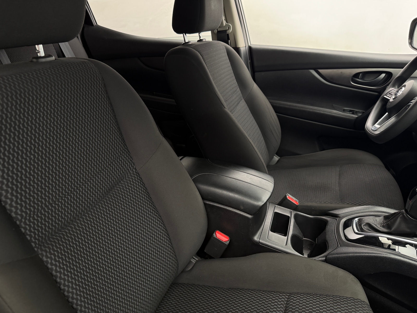 Thumbnail: 2022 Nissan Rogue Sport - 2