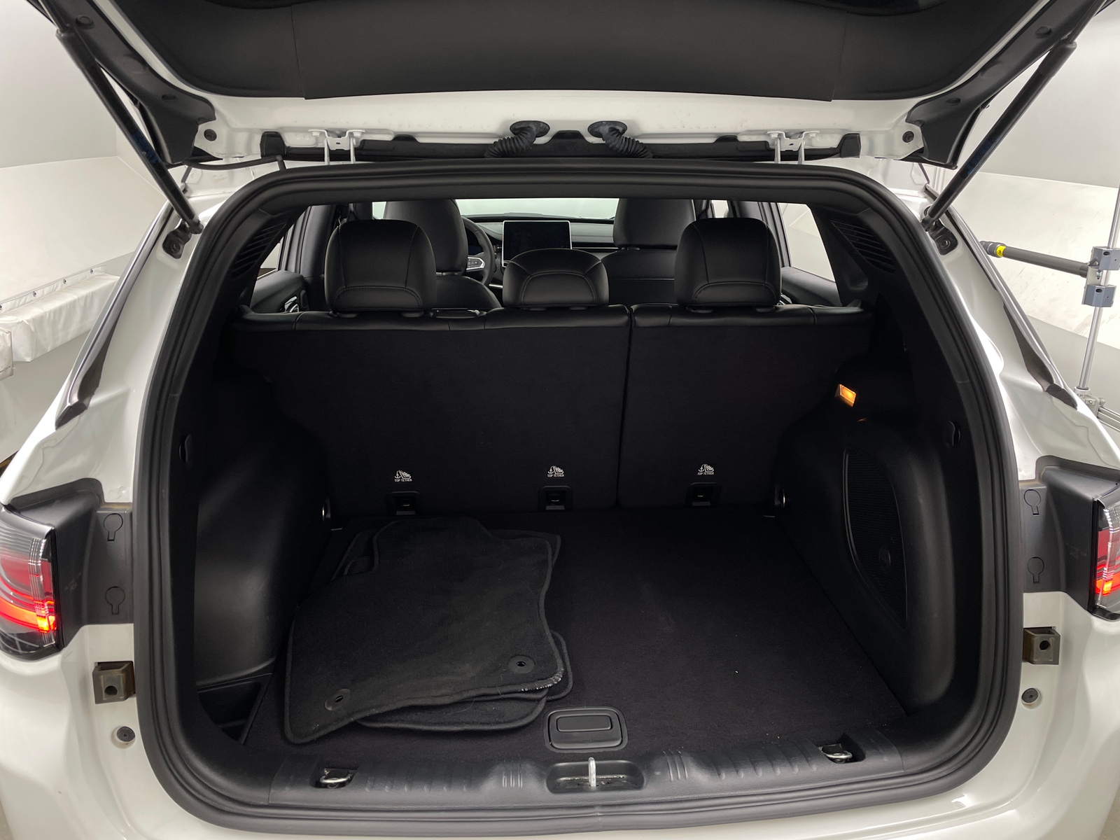 Thumbnail: 2023 Jeep Compass - 6