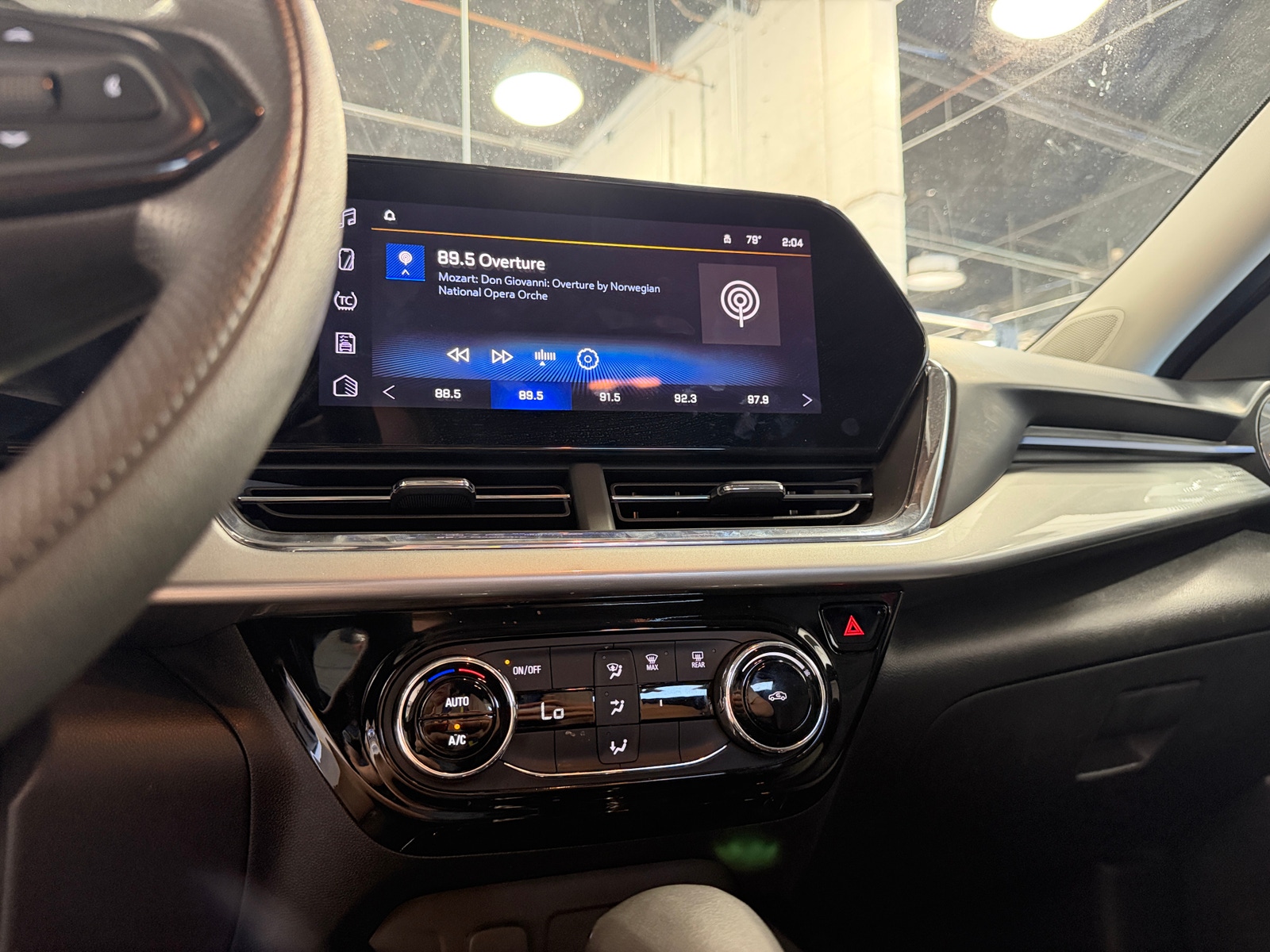Thumbnail: 2025 Chevrolet Trax - 4
