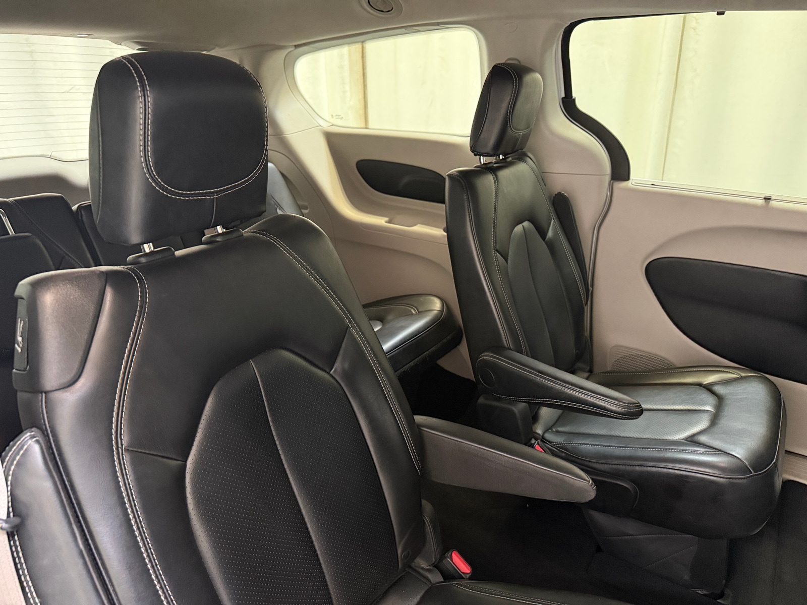 Thumbnail: 2023 Chrysler Pacifica - 5