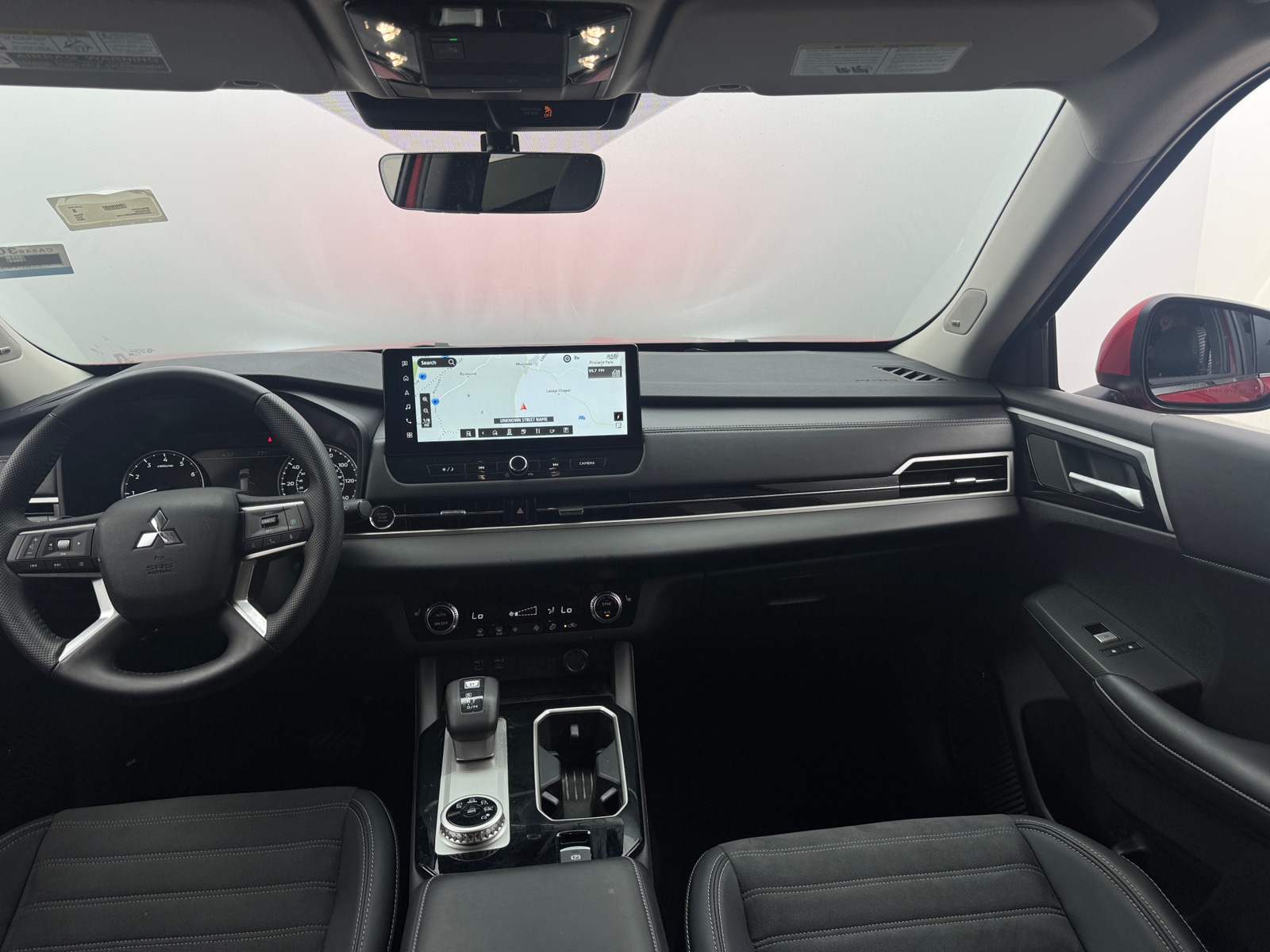 Thumbnail: 2025 Mitsubishi Outlander - 2