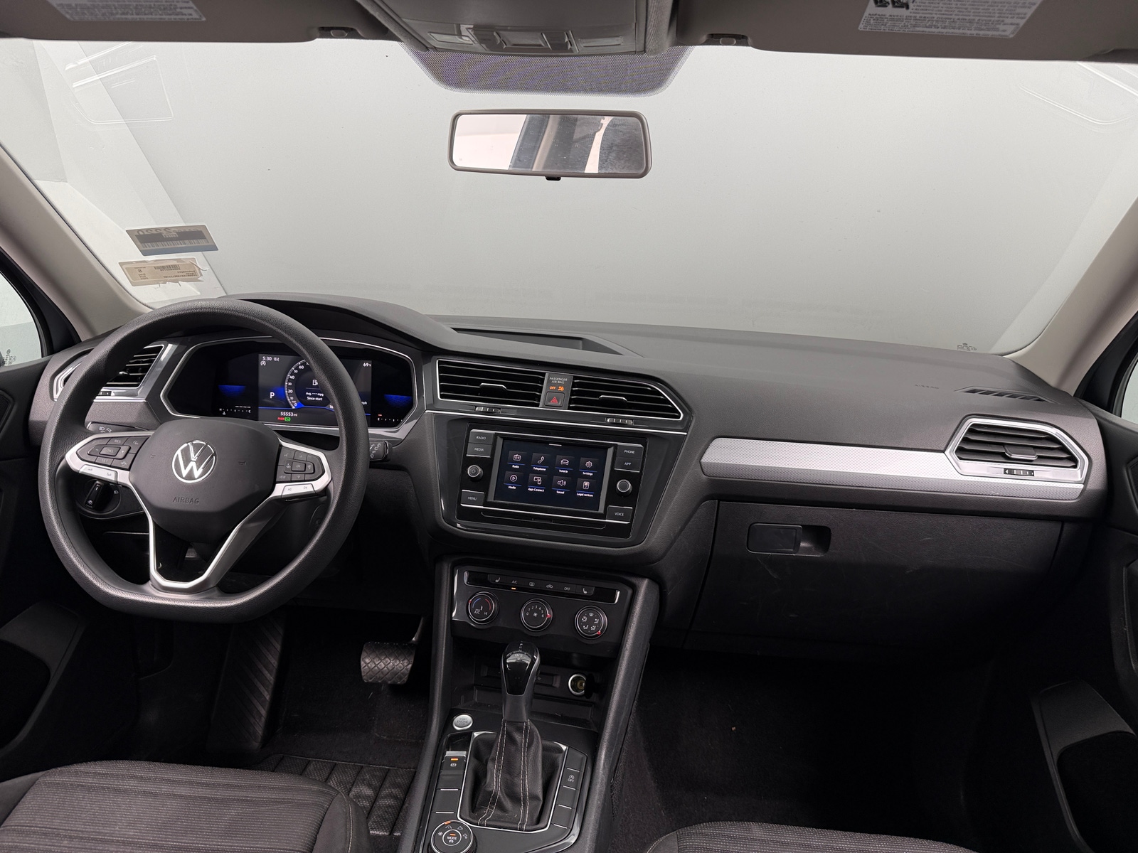 Thumbnail: 2022 Volkswagen Tiguan - 3