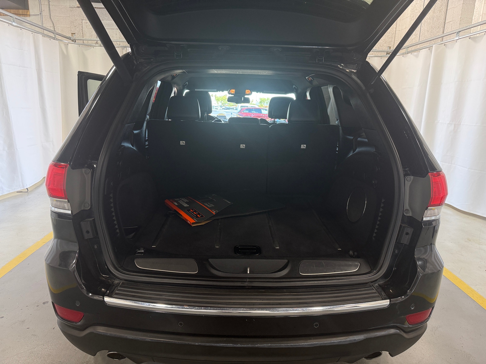 Thumbnail: 2014 Jeep Grand Cherokee - 6