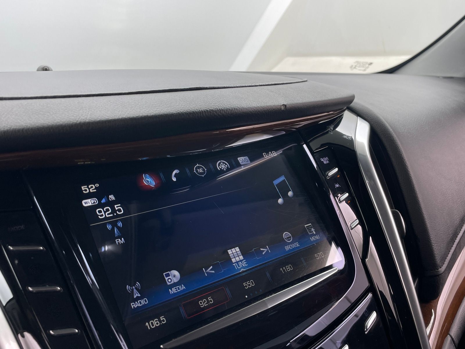 Thumbnail: 2020 Cadillac Escalade - 3