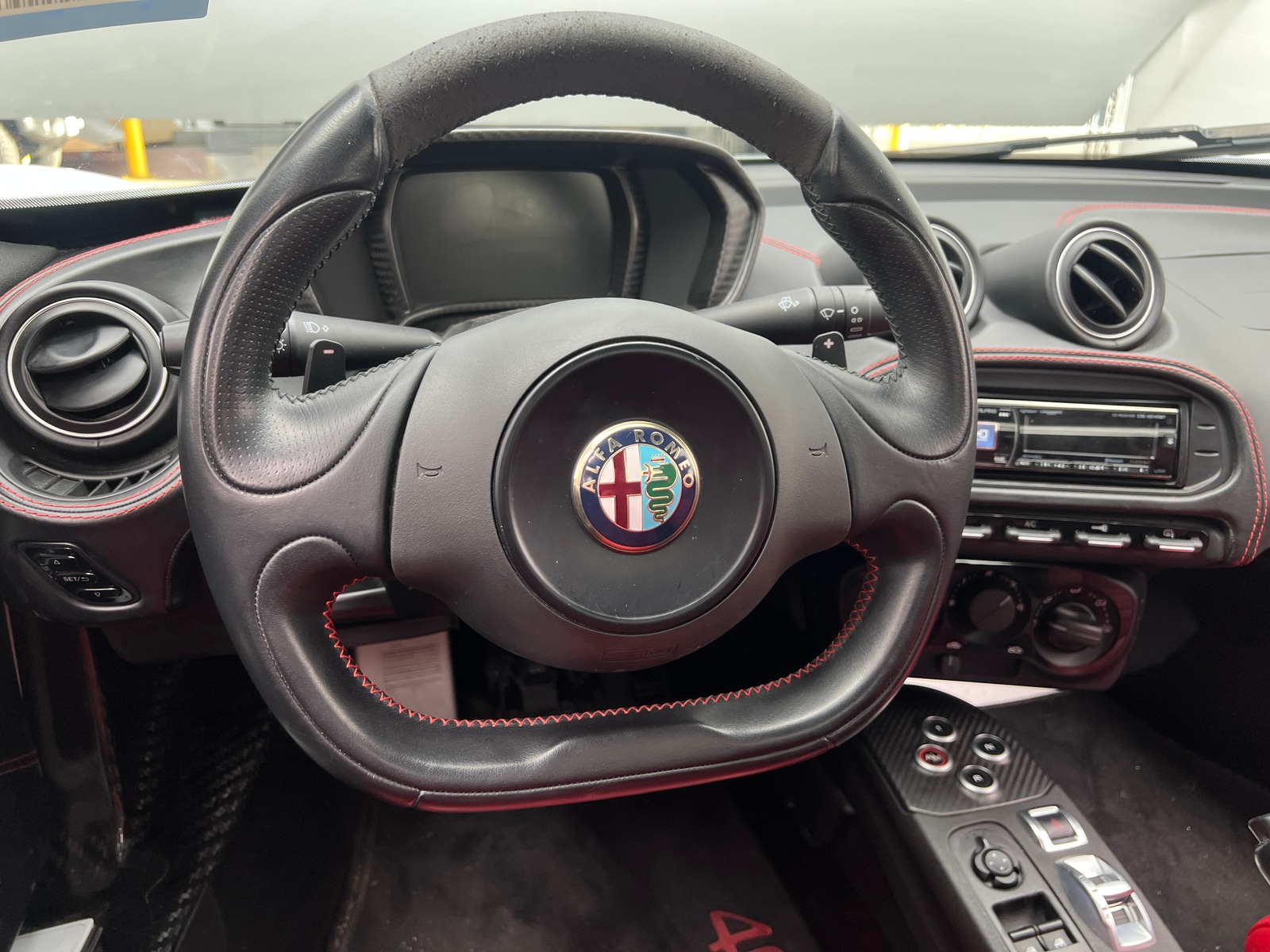 Thumbnail: 2015 Alfa Romeo 4C - 3