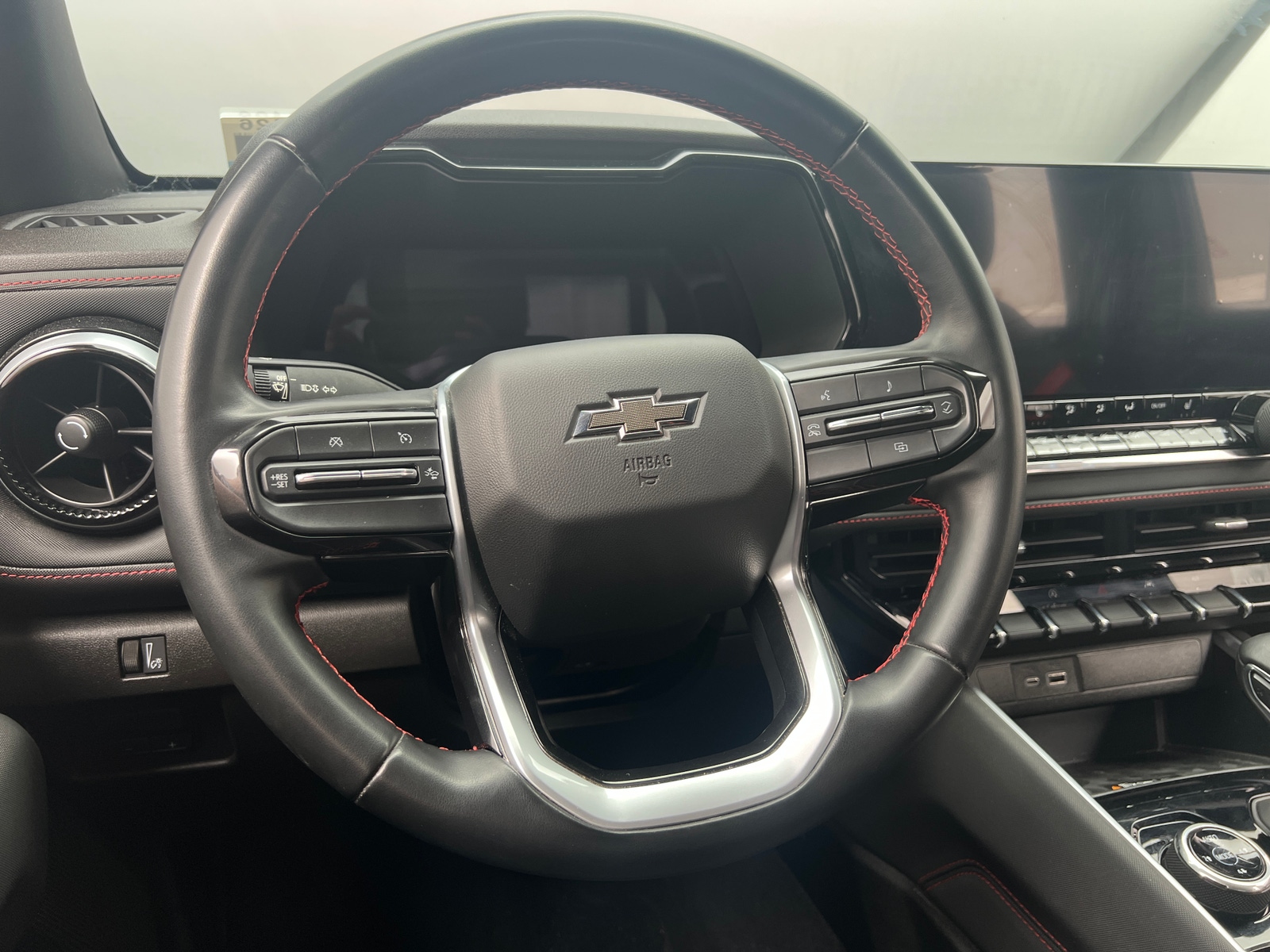 Thumbnail: 2023 Chevrolet Colorado - 5