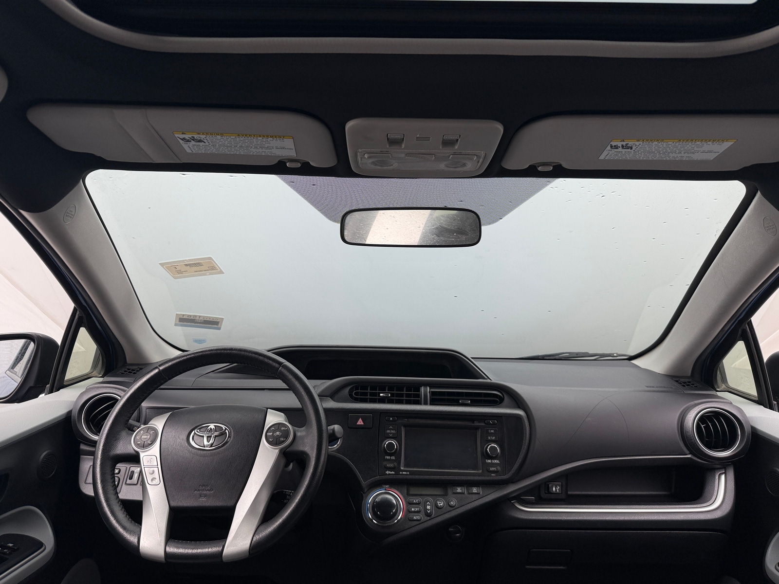 Thumbnail: 2014 Toyota Prius c - 3