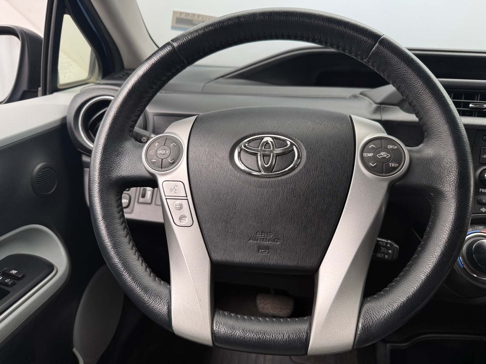 Thumbnail: 2014 Toyota Prius c - 5