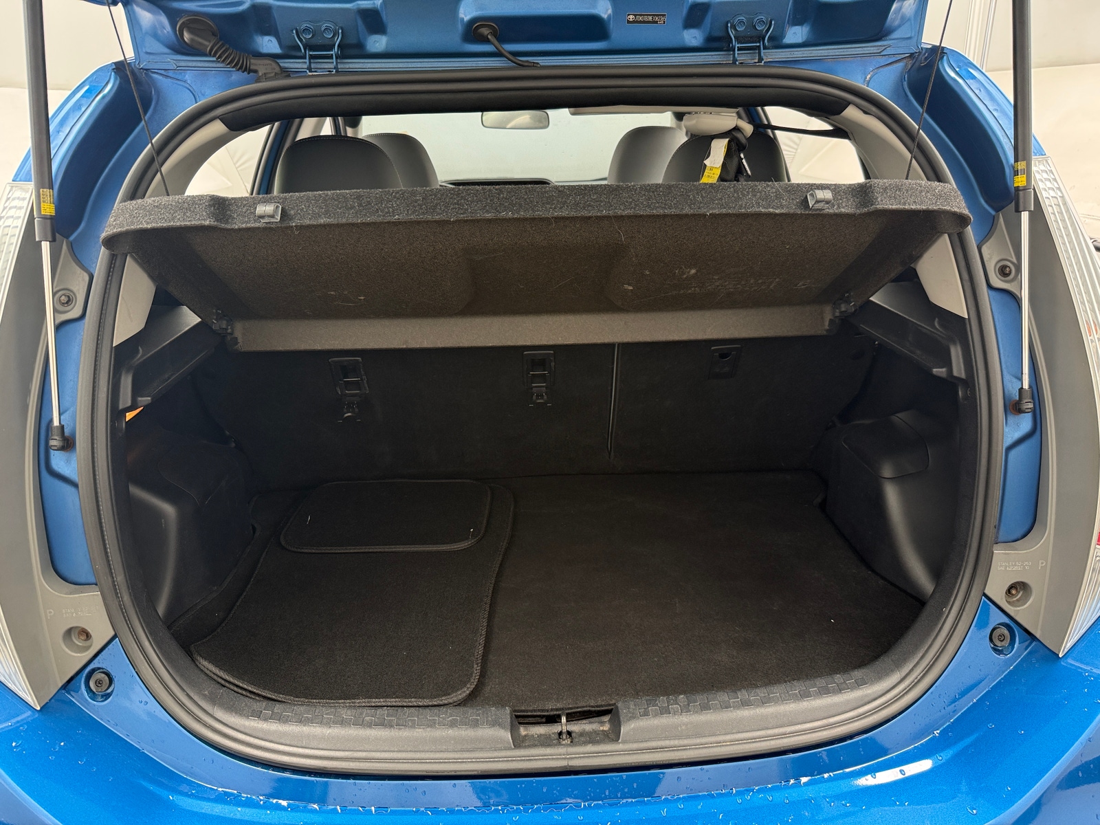 Thumbnail: 2014 Toyota Prius c - 7