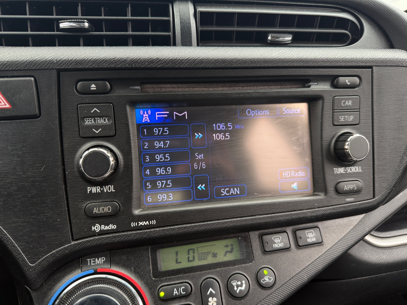 Thumbnail: 2014 Toyota Prius c - 4