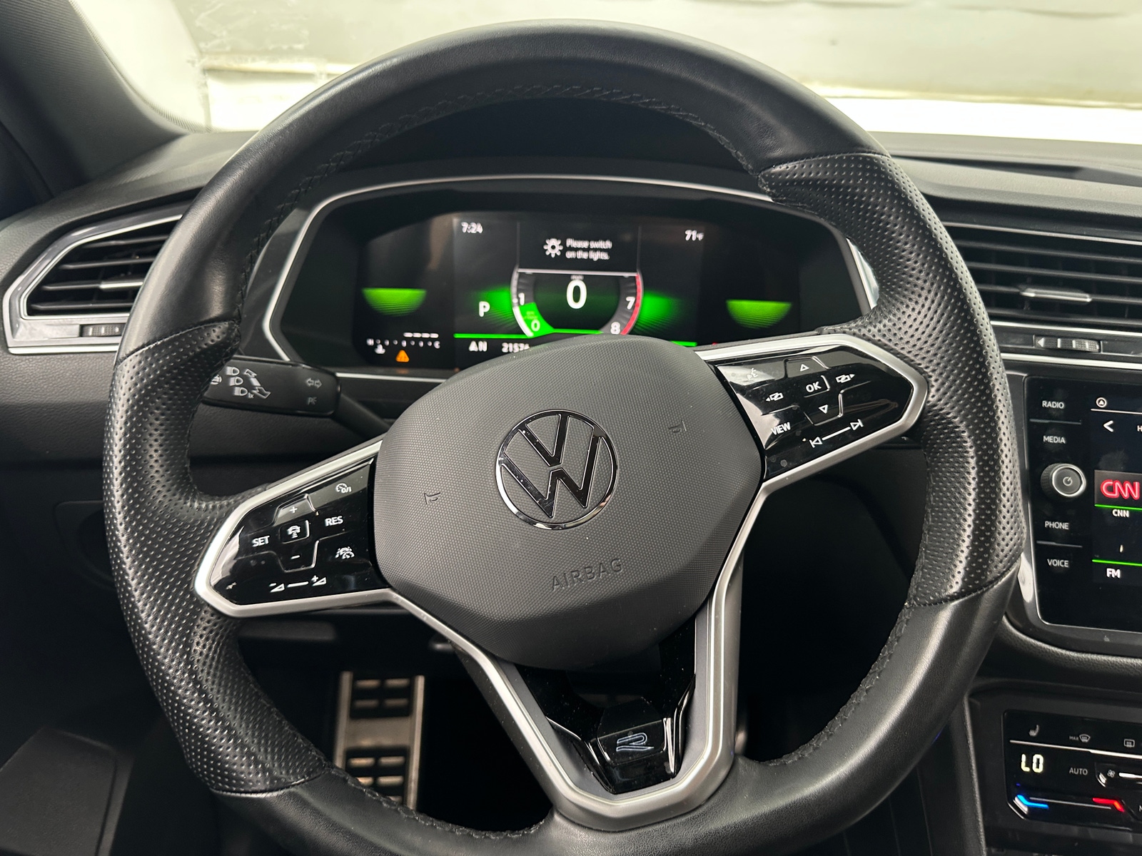 Thumbnail: 2023 Volkswagen Tiguan - 4