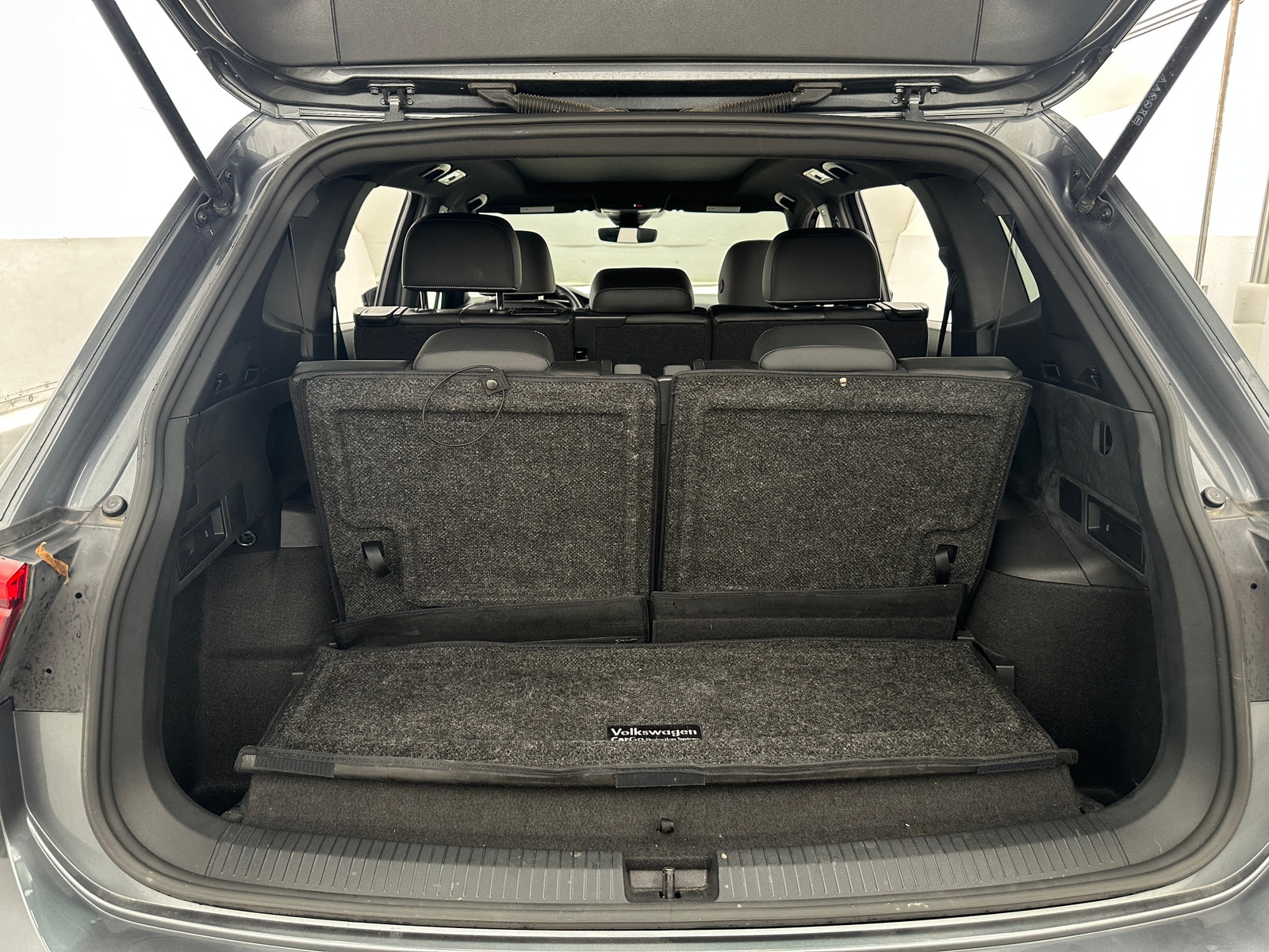 Thumbnail: 2023 Volkswagen Tiguan - 6