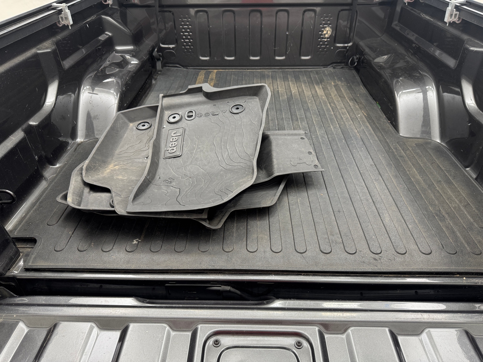 Thumbnail: 2023 Jeep Gladiator - 6