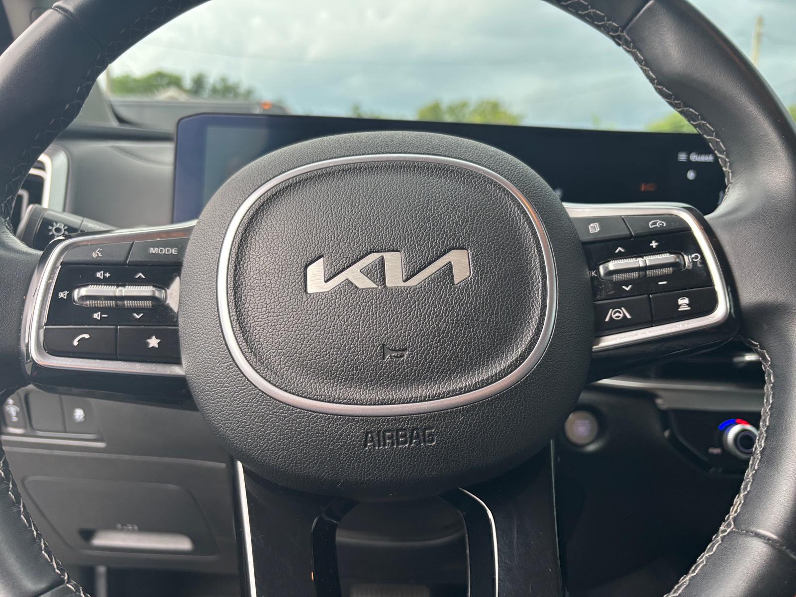 Thumbnail: 2024 Kia Sorento - 4