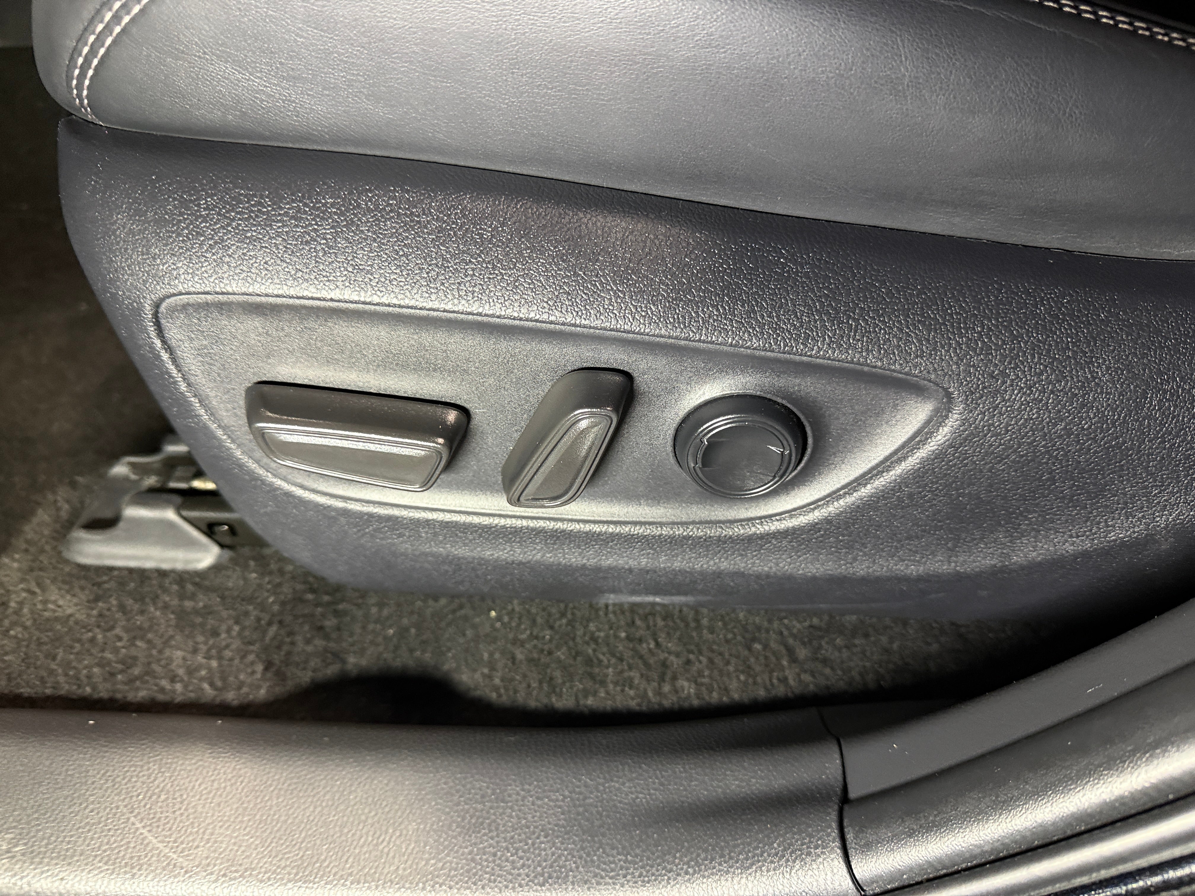 2024 Toyota RAV4 XLE Premium - Photo 4