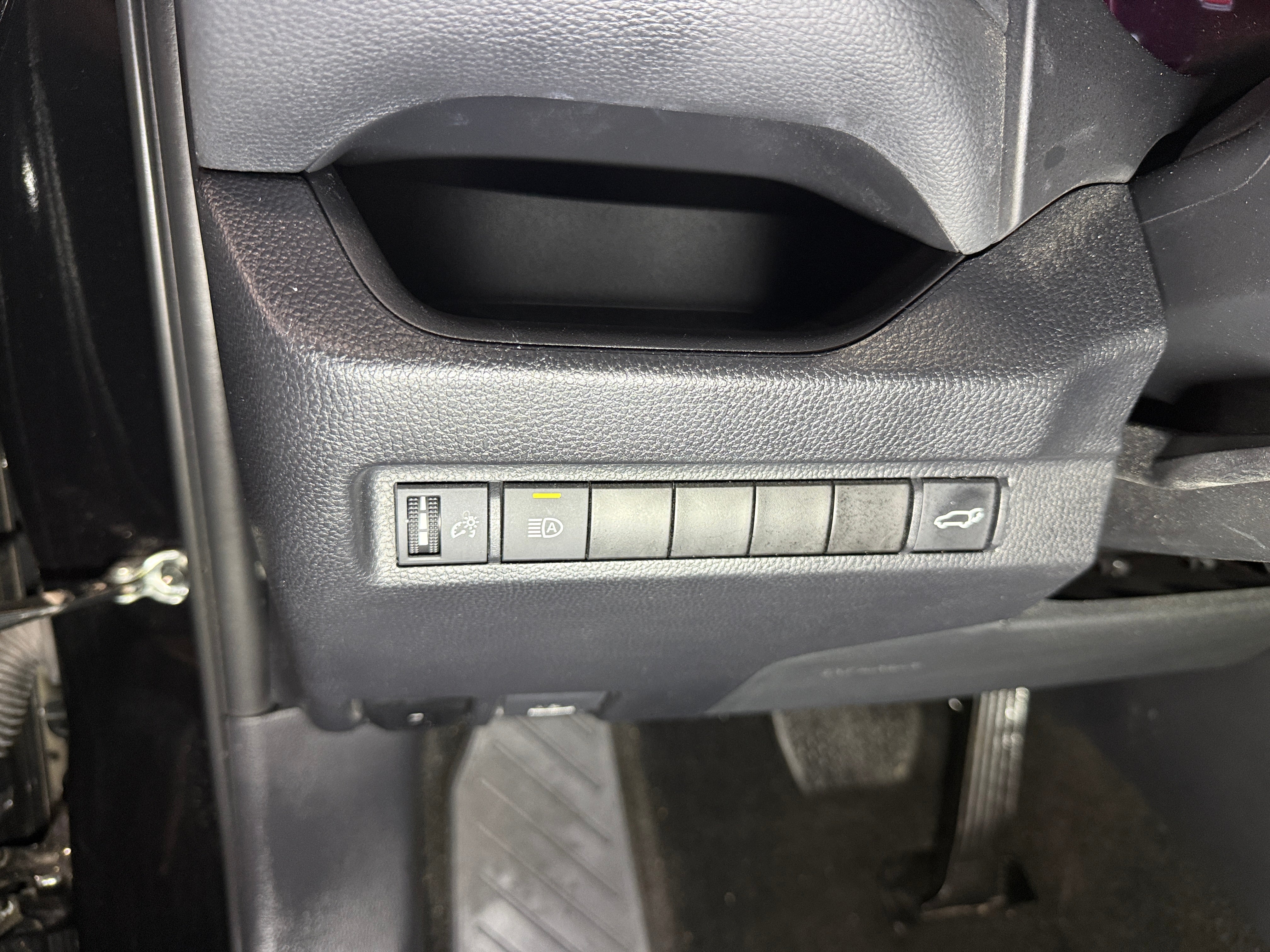 2024 Toyota RAV4 XLE Premium - Photo 11