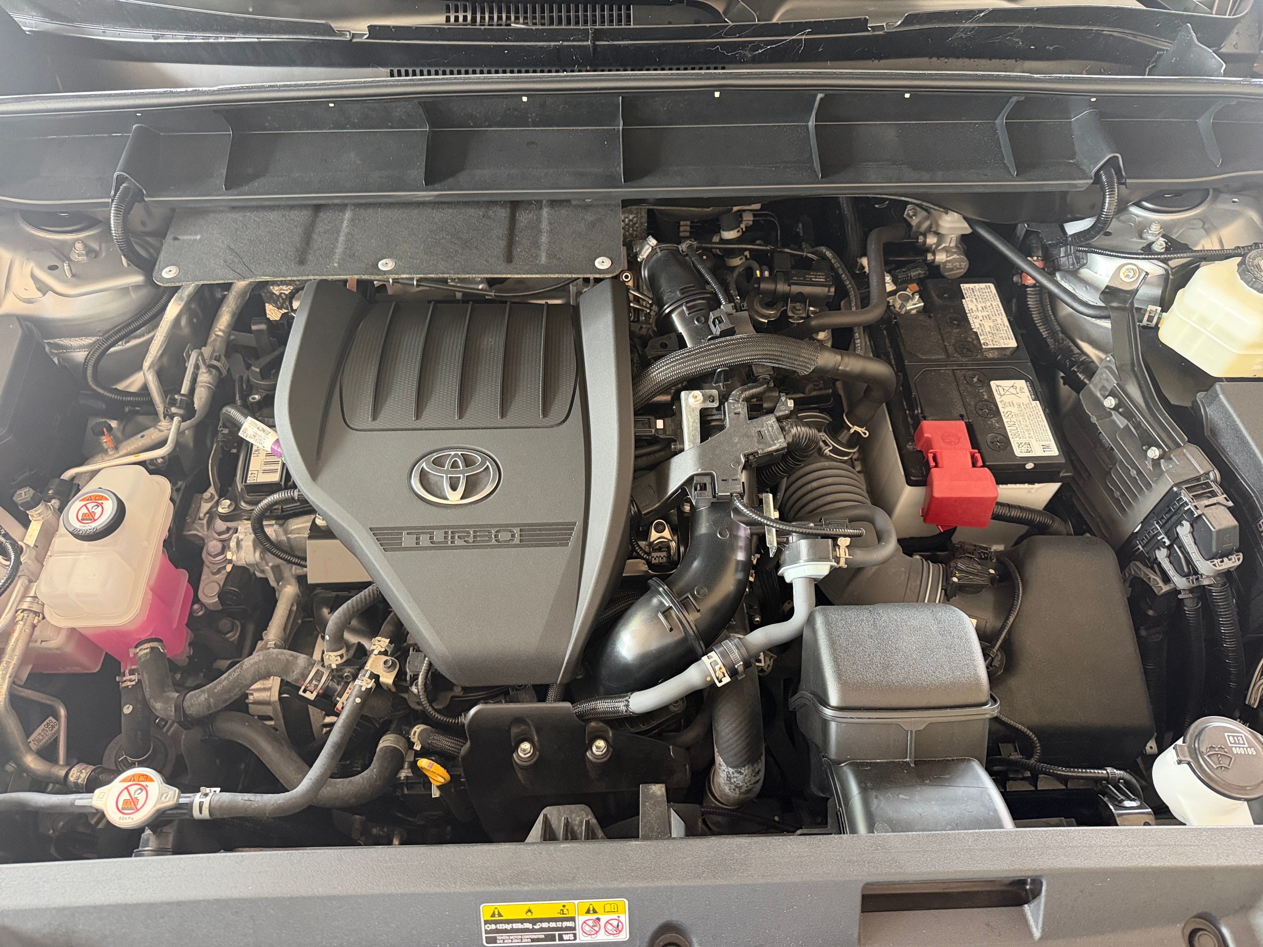 2025 Toyota Highlander LE - Photo 10