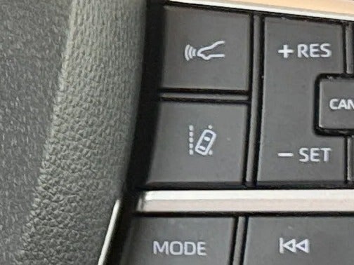 2025 Toyota Highlander LE - Photo 17