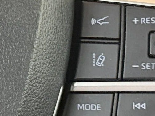 2025 Toyota Highlander LE - Photo 18