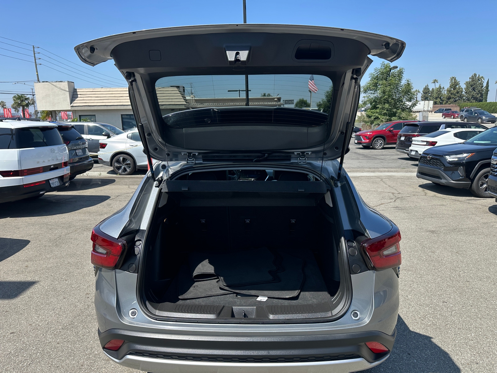 Thumbnail: 2025 Chevrolet Trax - 6