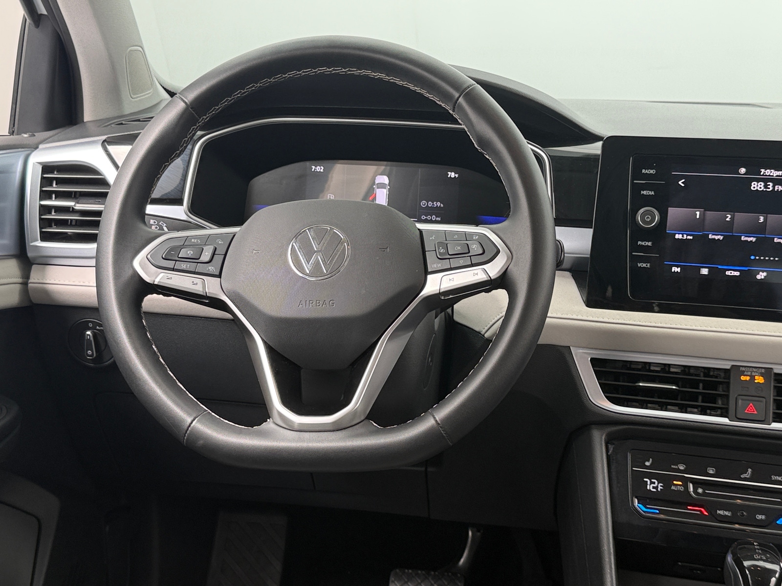 Thumbnail: 2025 Volkswagen Taos - 4