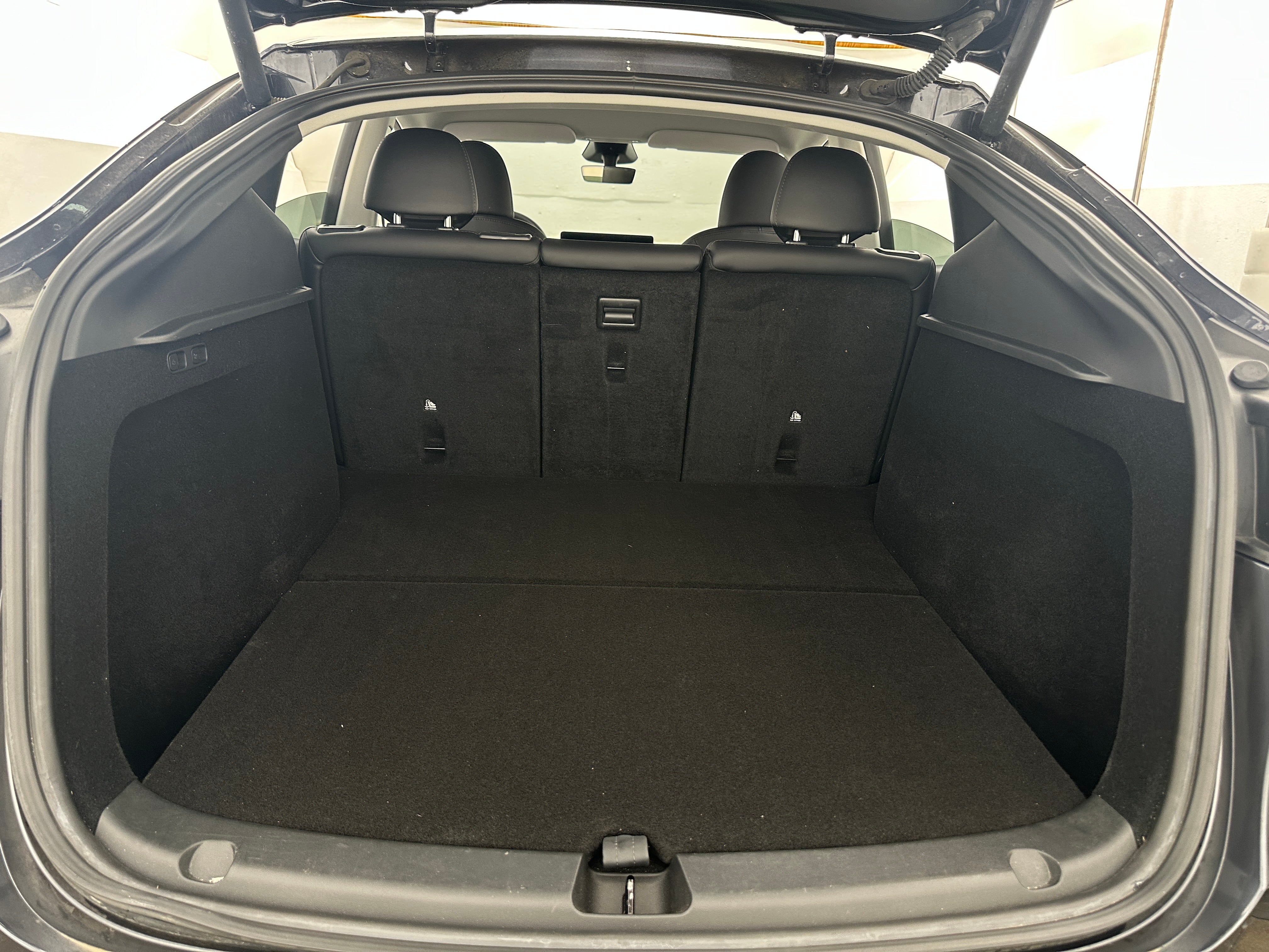 Used 2024 Tesla Model Y Long Range with VIN 7SAYGDED1RF096689 for sale in Oak Creek, WI