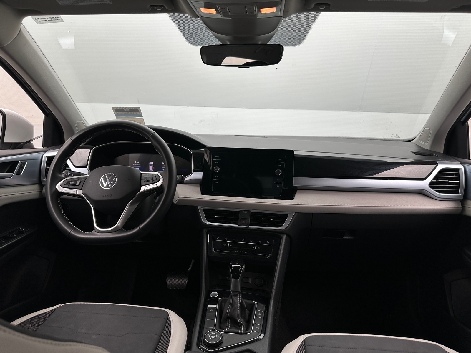 Thumbnail: 2025 Volkswagen Taos - 3